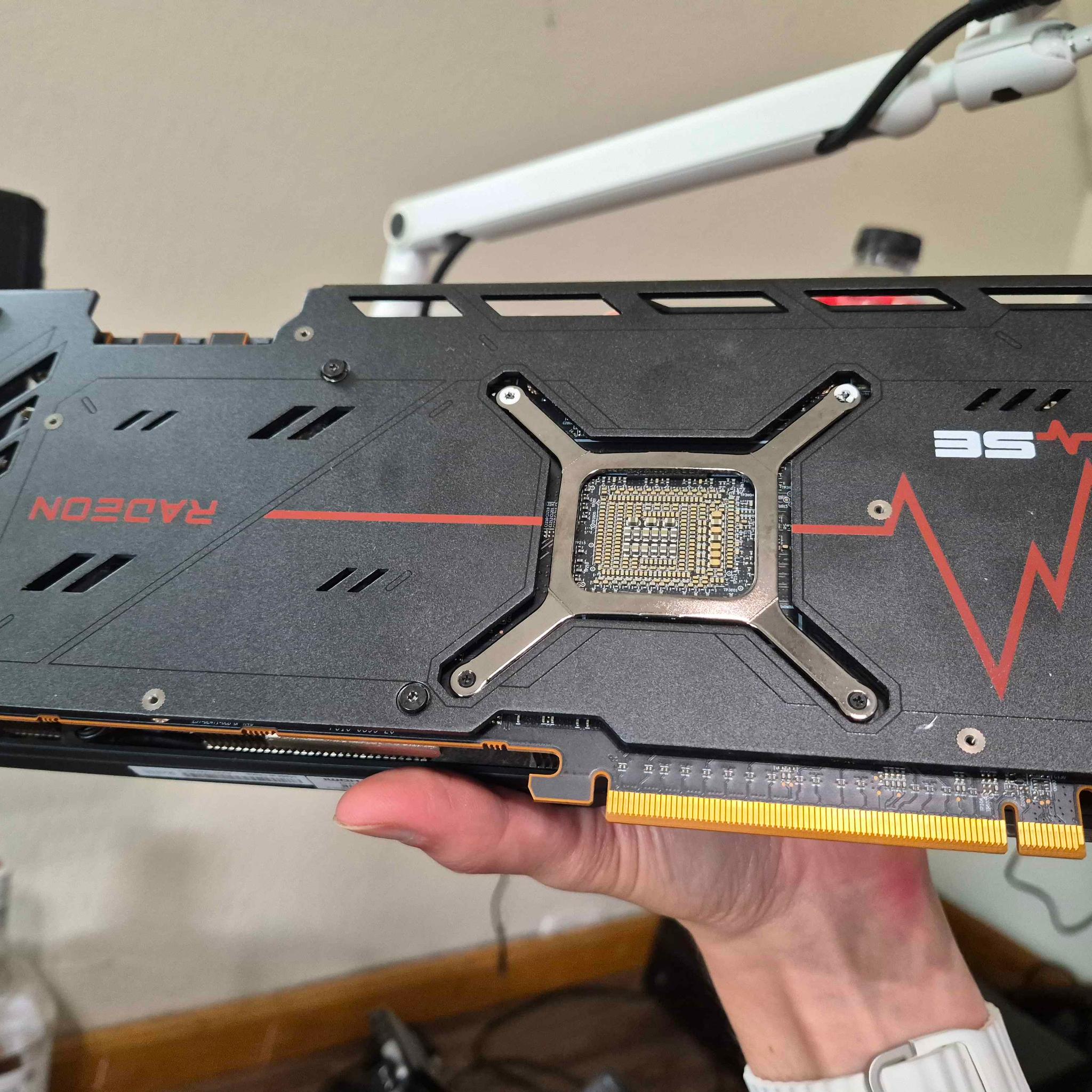 SAPPHIRE PULSE Radeon RX 7900 XTX