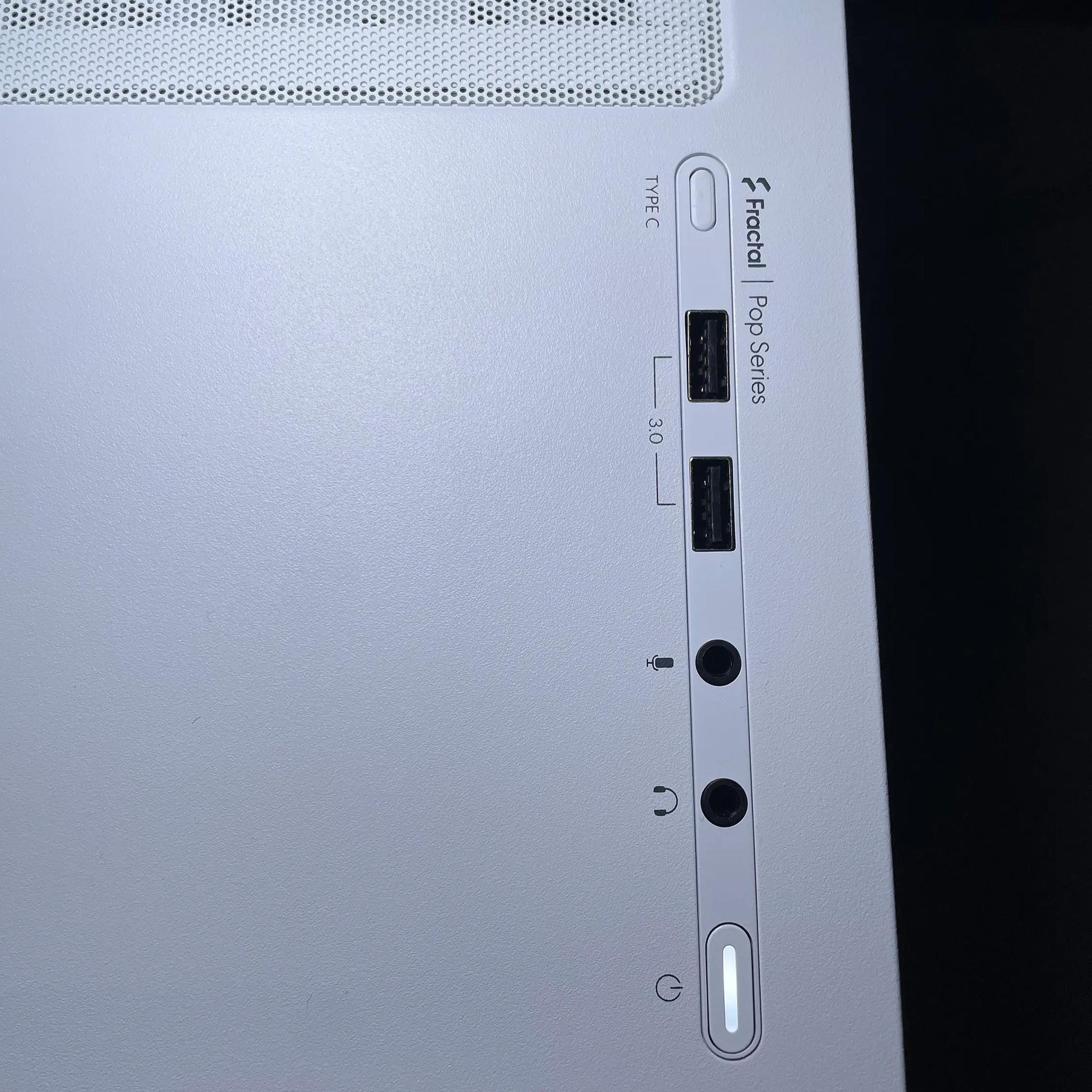 PC | RX 7800 XT  | AMD RYZEN 5 7600 | 32GB DDR5 RAM | 1TB NVME SSD | 750W Power Supply