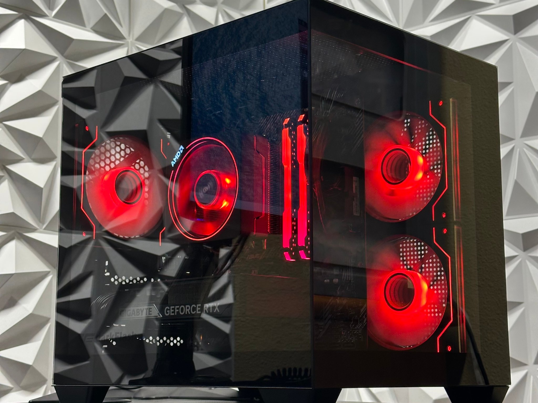 Rtx 5060 ti / Ryzen 7 5700G / 32GB 3200MHz DDR4 / 1tb nvme ssd / windows 11