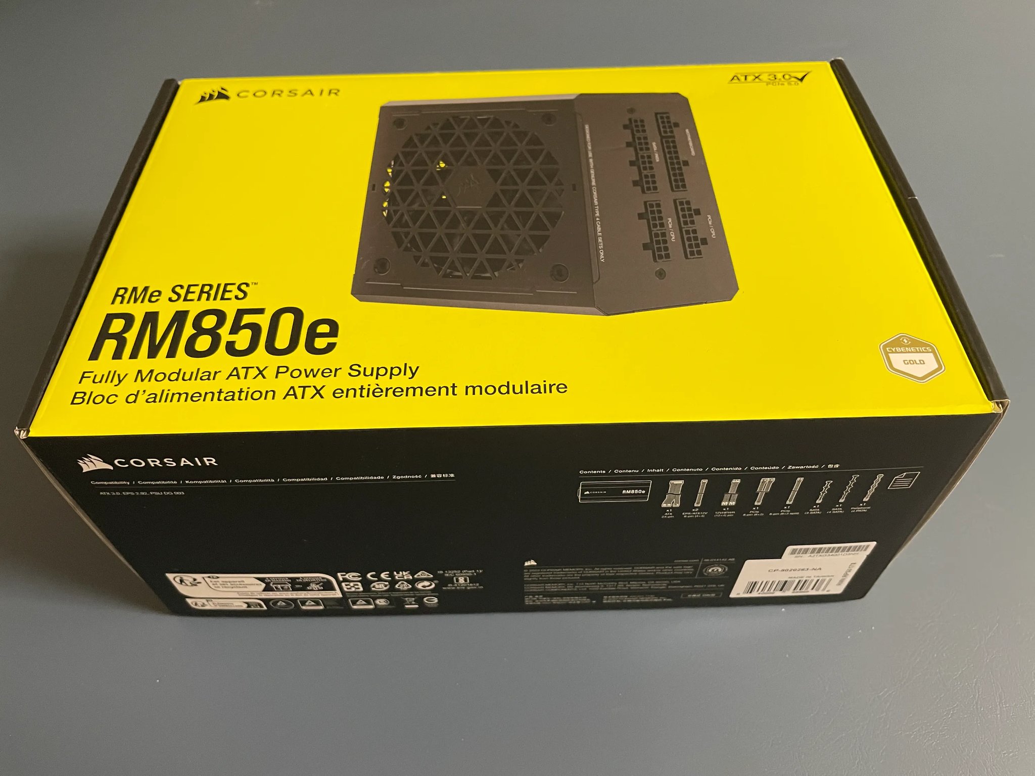 LIKE NEW! Corsair RM850e + Sleeved Cables