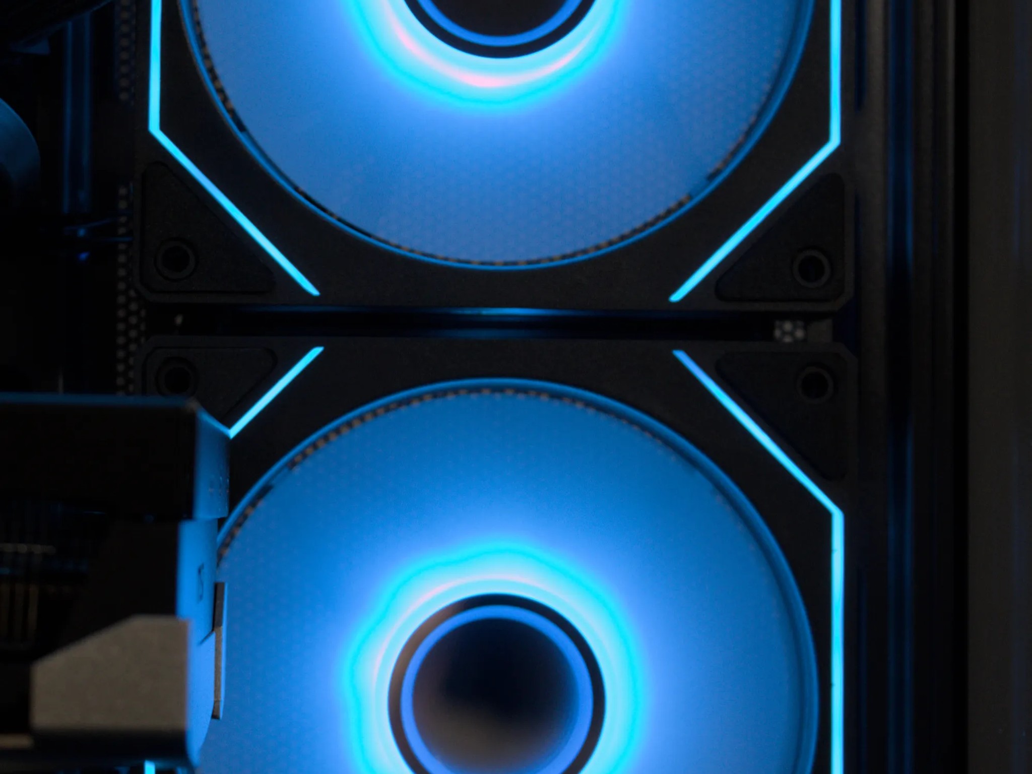 RTX 5080 | Ryzen 7 7800X3D | 2TB SSD NVMe | 32GB RAM DDR5 | 1050W PSU