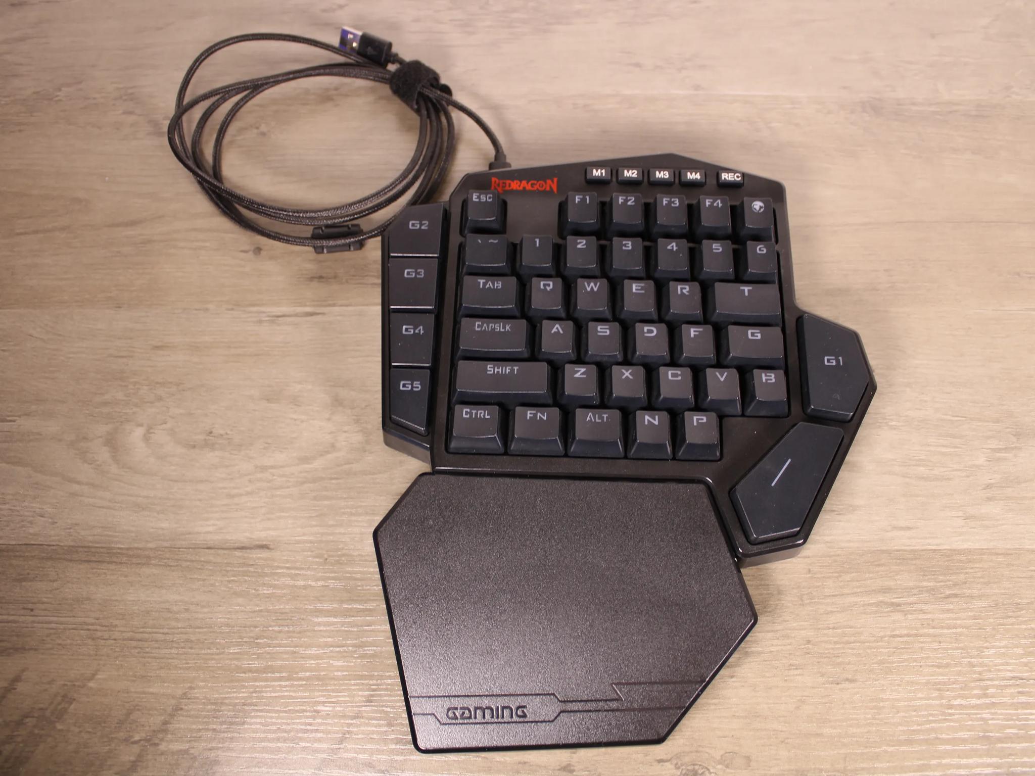 One-Handed Mechanical Keyboard | RGB | 7 Onboard Macro Keys | Wrist Rest | Redragon K585