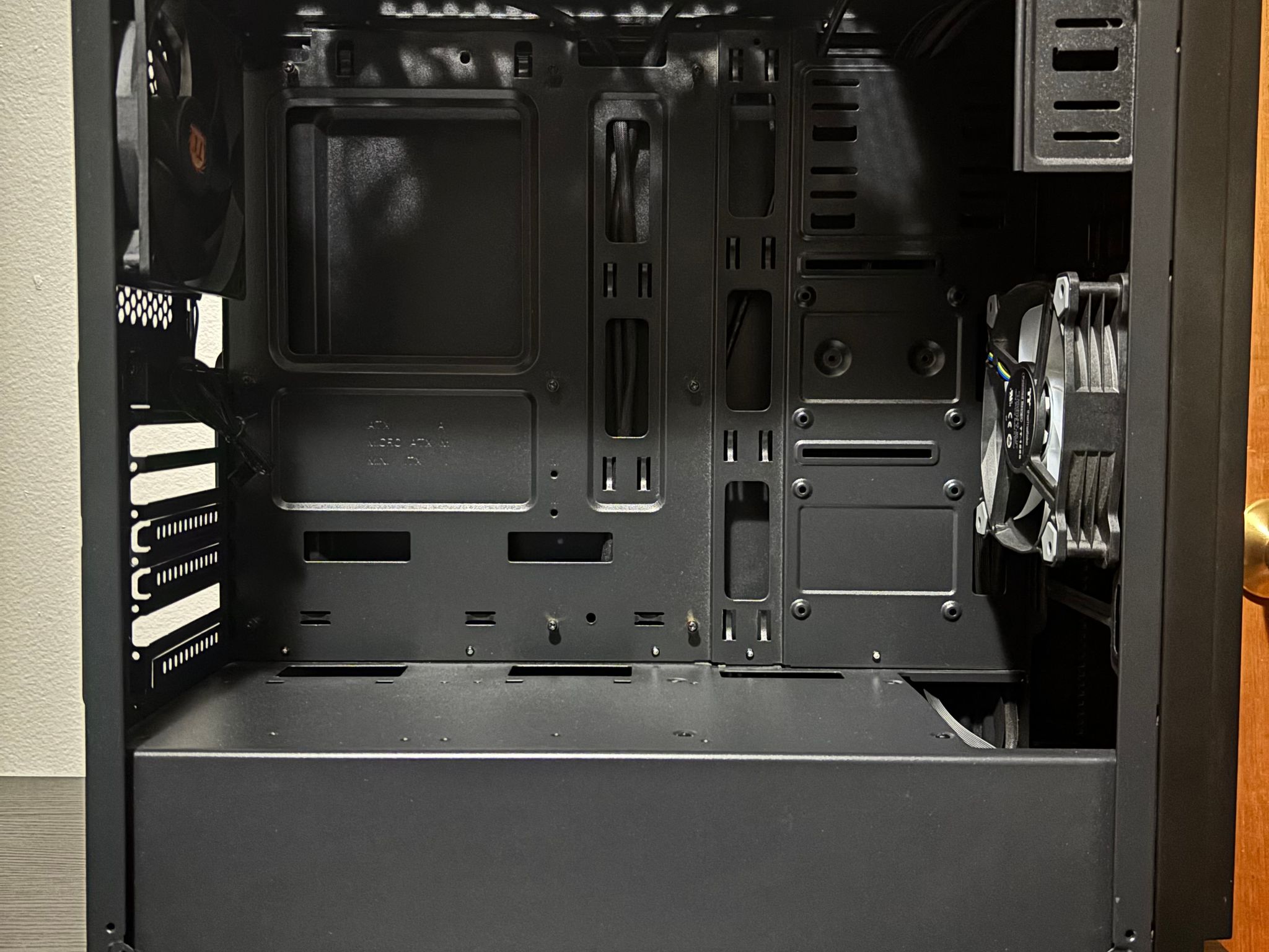 Thermaltake V100 Perforated (Black - No Panel)