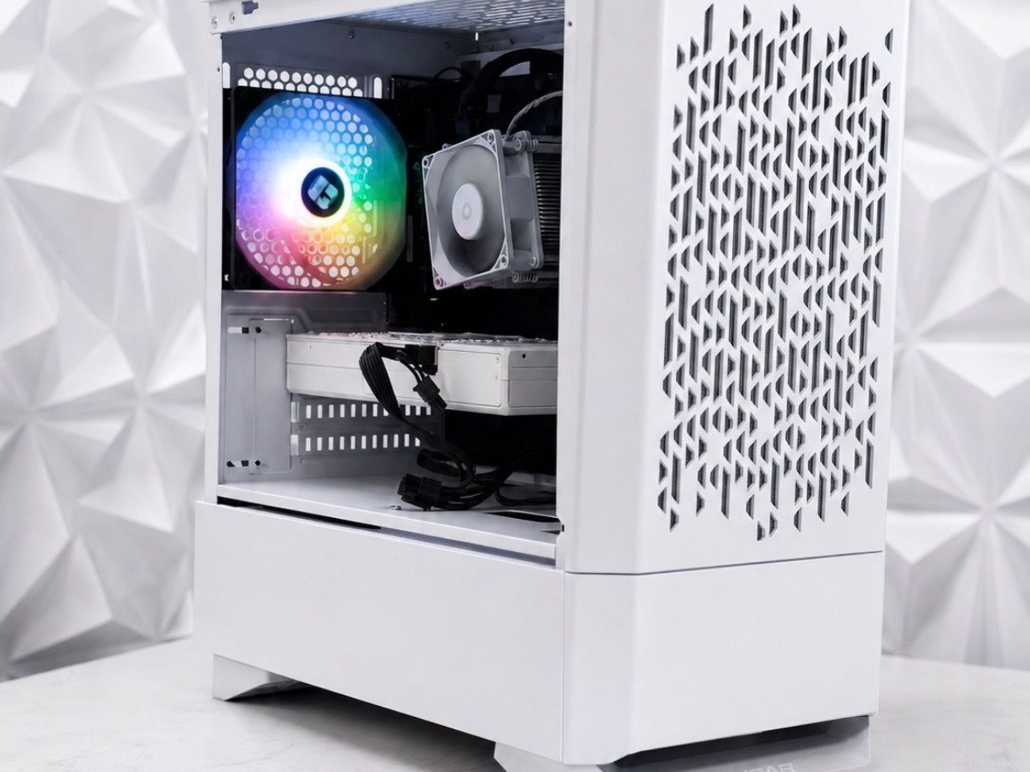 Custom White Gaming PC Build RX 570