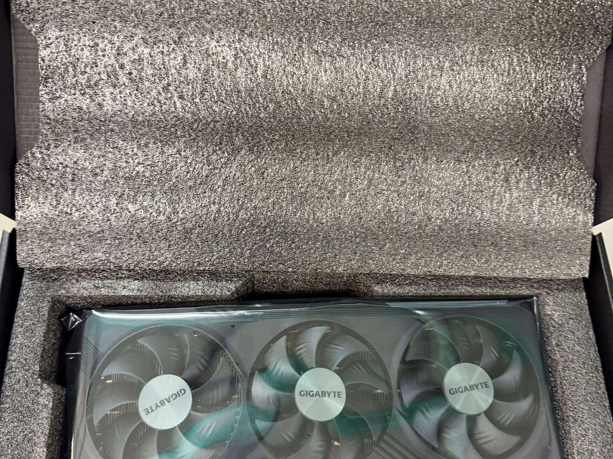 Gigabyte RX 7700 XT Gaming OC 12GB Graphics Card