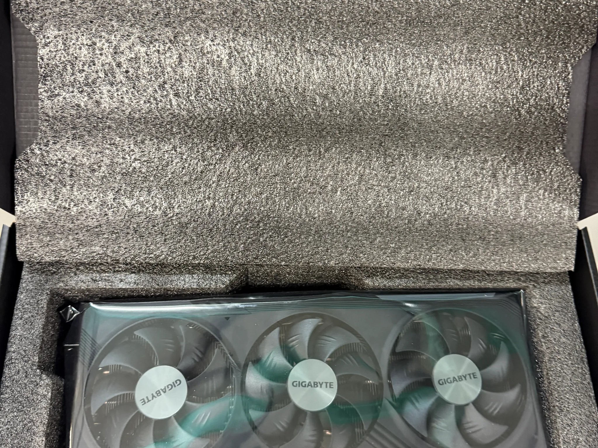 Gigabyte RX 7700 XT Gaming OC 12GB Graphics Card