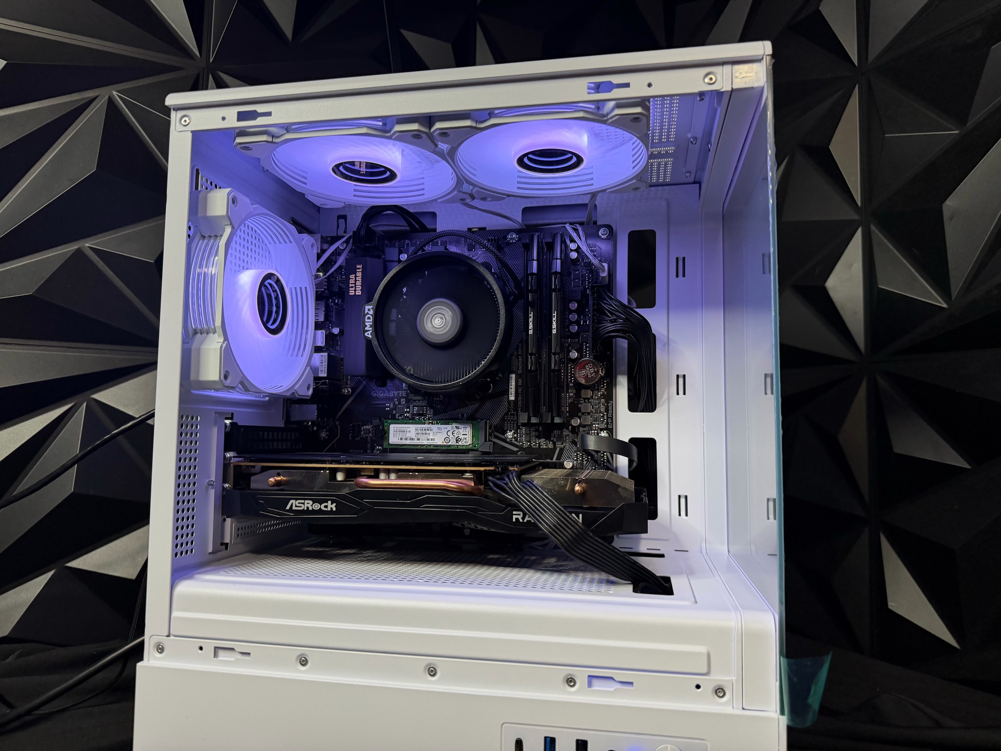 🔥😎 THE MID DADDY Mini 😎🔥Ryzen 5 5500| RX 6600XT| 16 GB DDR4| 500 GB NVMe| 650W PSU