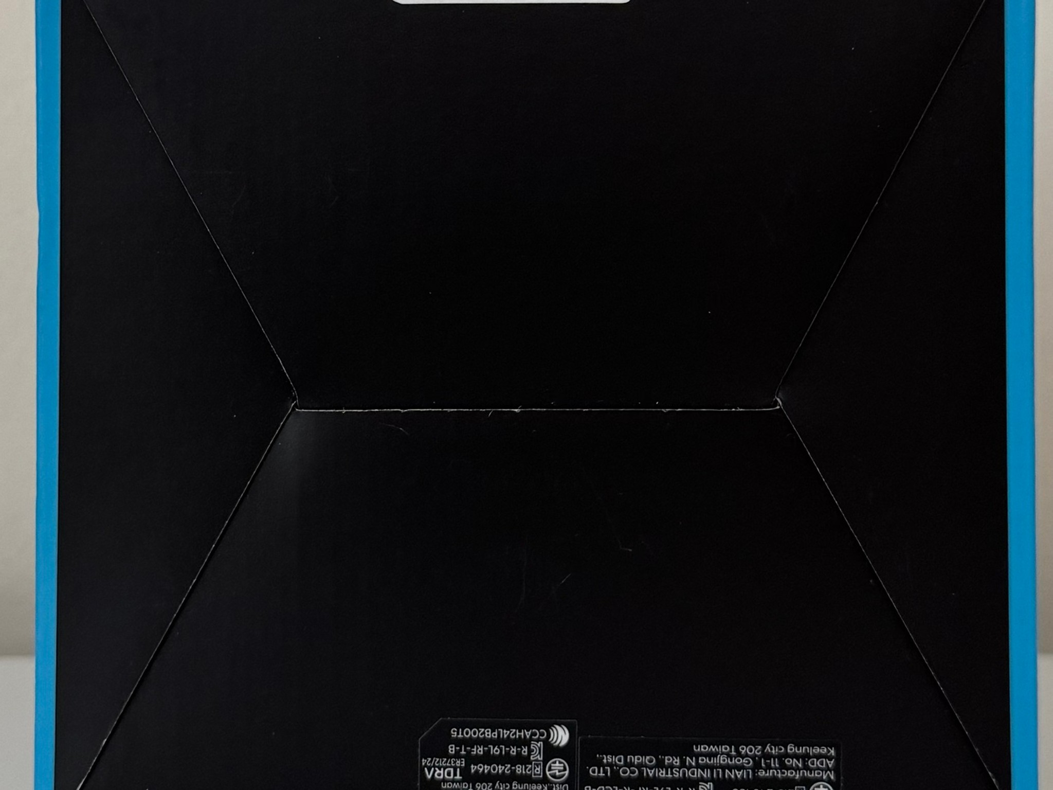 New Lian Li UNI Fan SL LCD Wireless 120mm ARGB Fan - Triple Pack - 1.6" LCD White (12SLLCD1W3W)