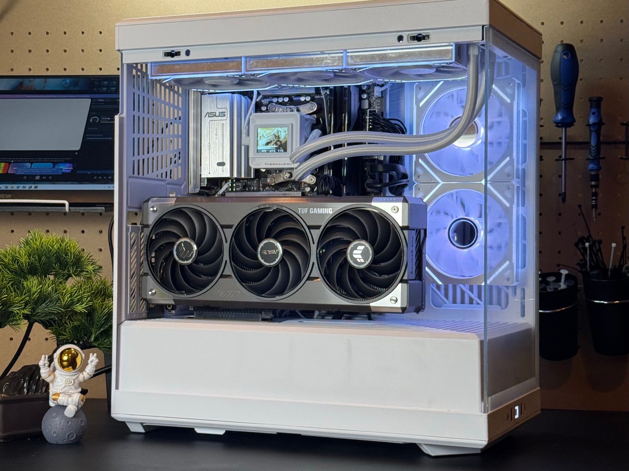 GeForce RTX 5070 Ti Custom Gaming PC - Ryzen 7 9800X3D, 32GB RAM