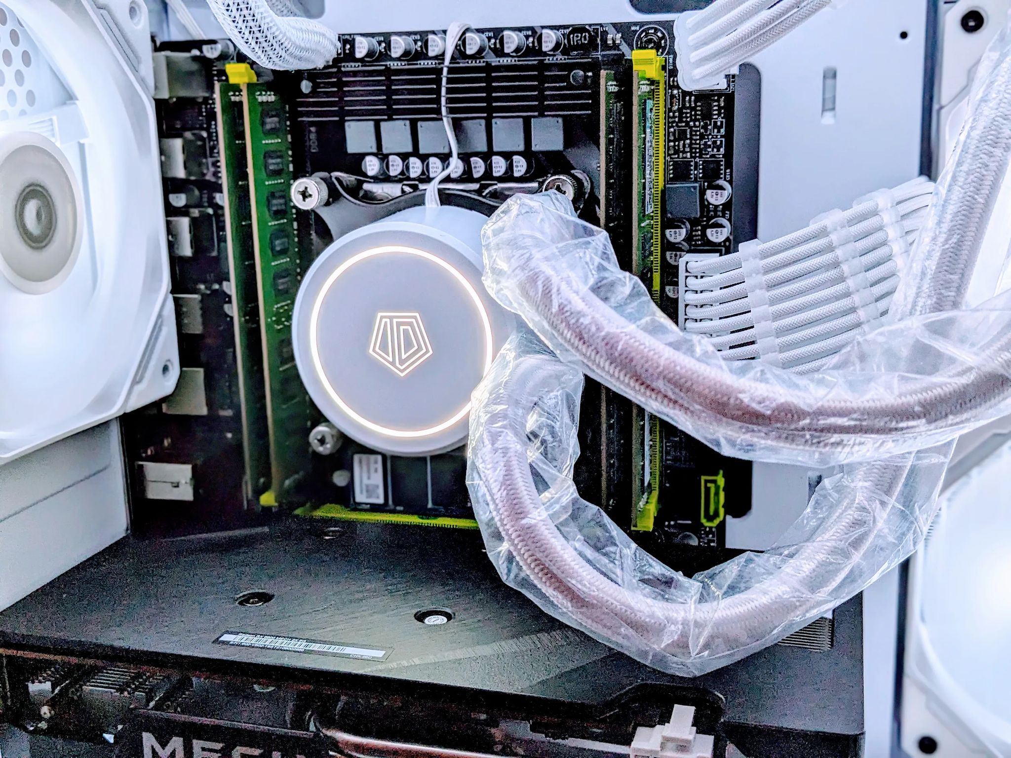 🧊👑 RX6600⚙️(Intel)12-core/24-threads ⚙️ 32GB DDR4 RAM ⚙️ 1TB NVMe SSD ⚙️ Windows 11 Pro(Activated)