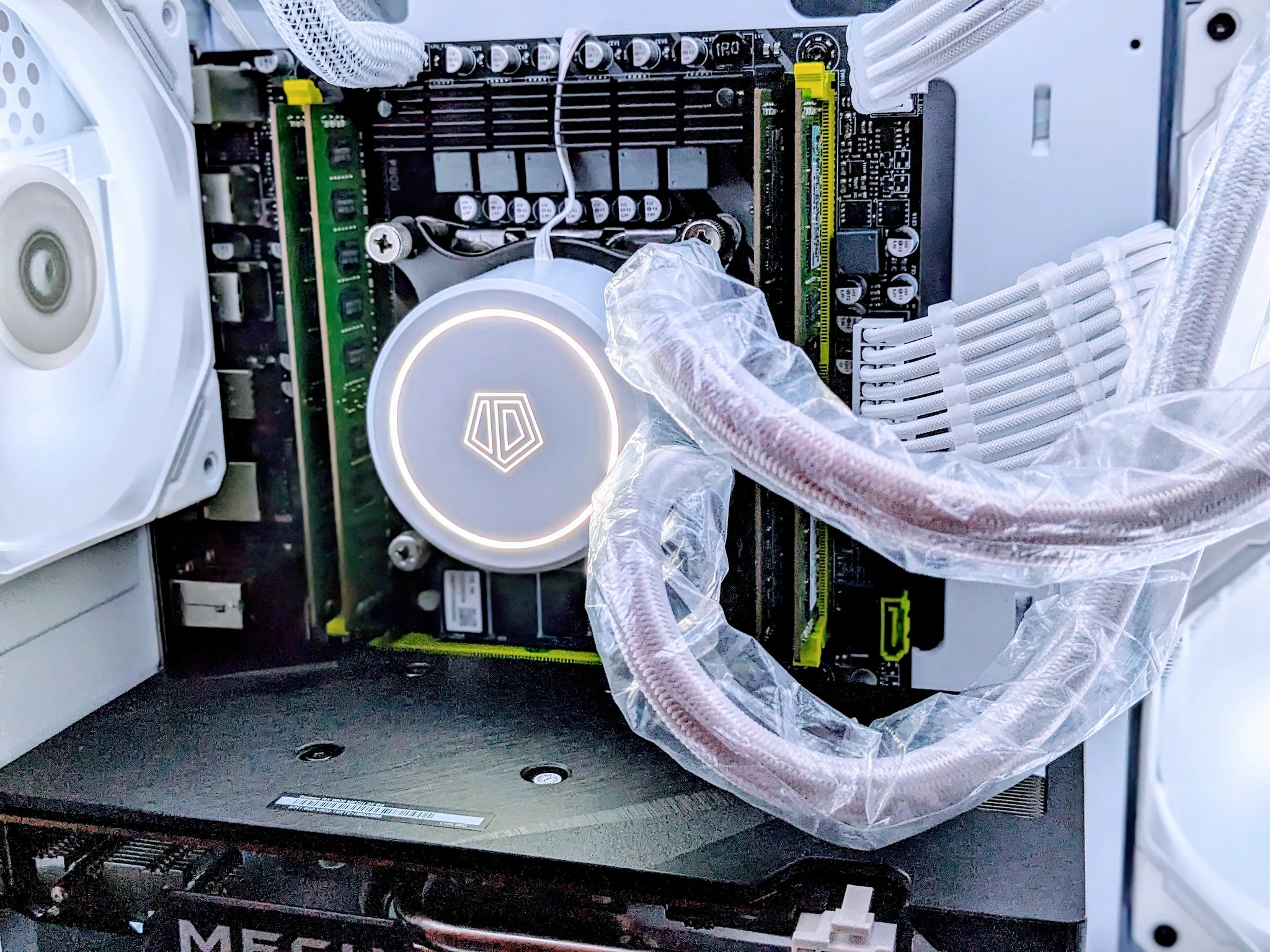 🧊👑 RX6600⚙️(Intel)12-core/24-threads ⚙️ 32GB DDR4 RAM ⚙️ 1TB NVMe SSD ⚙️ Windows 11 Pro(Activated)