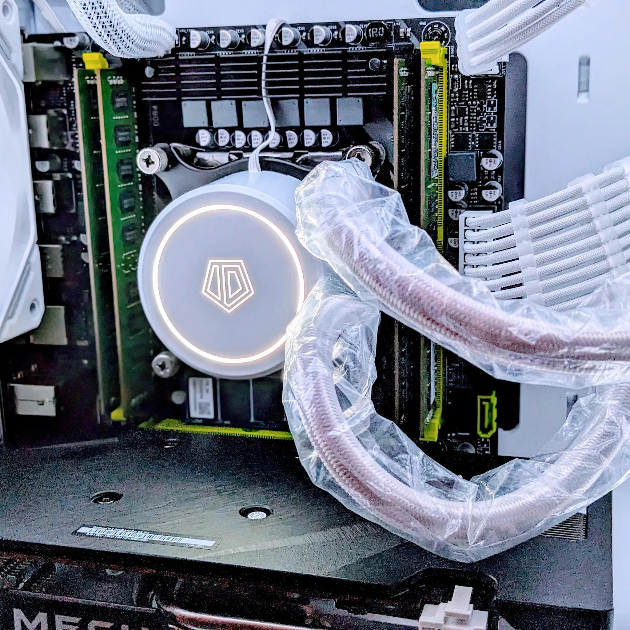 🧊👑 RX6600⚙️(Intel)12-core/24-threads ⚙️ 32GB DDR4 RAM ⚙️ 1TB NVMe SSD ⚙️ Windows 11 Pro(Activated)