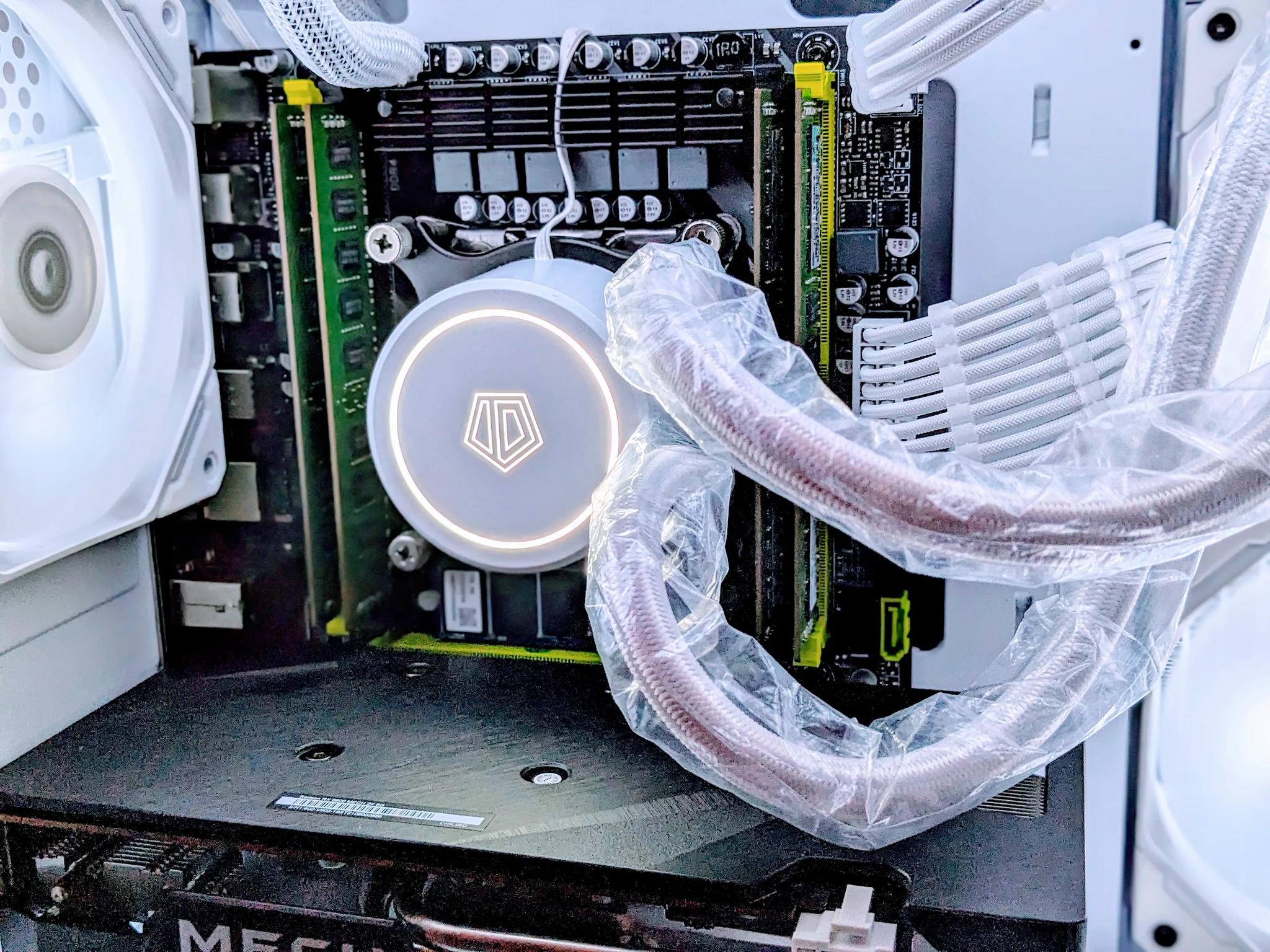 🧊👑 RX6600⚙️(Intel)12-core/24-threads ⚙️ 32GB DDR4 RAM ⚙️ 1TB NVMe SSD ⚙️ Windows 11 Pro(Activated)