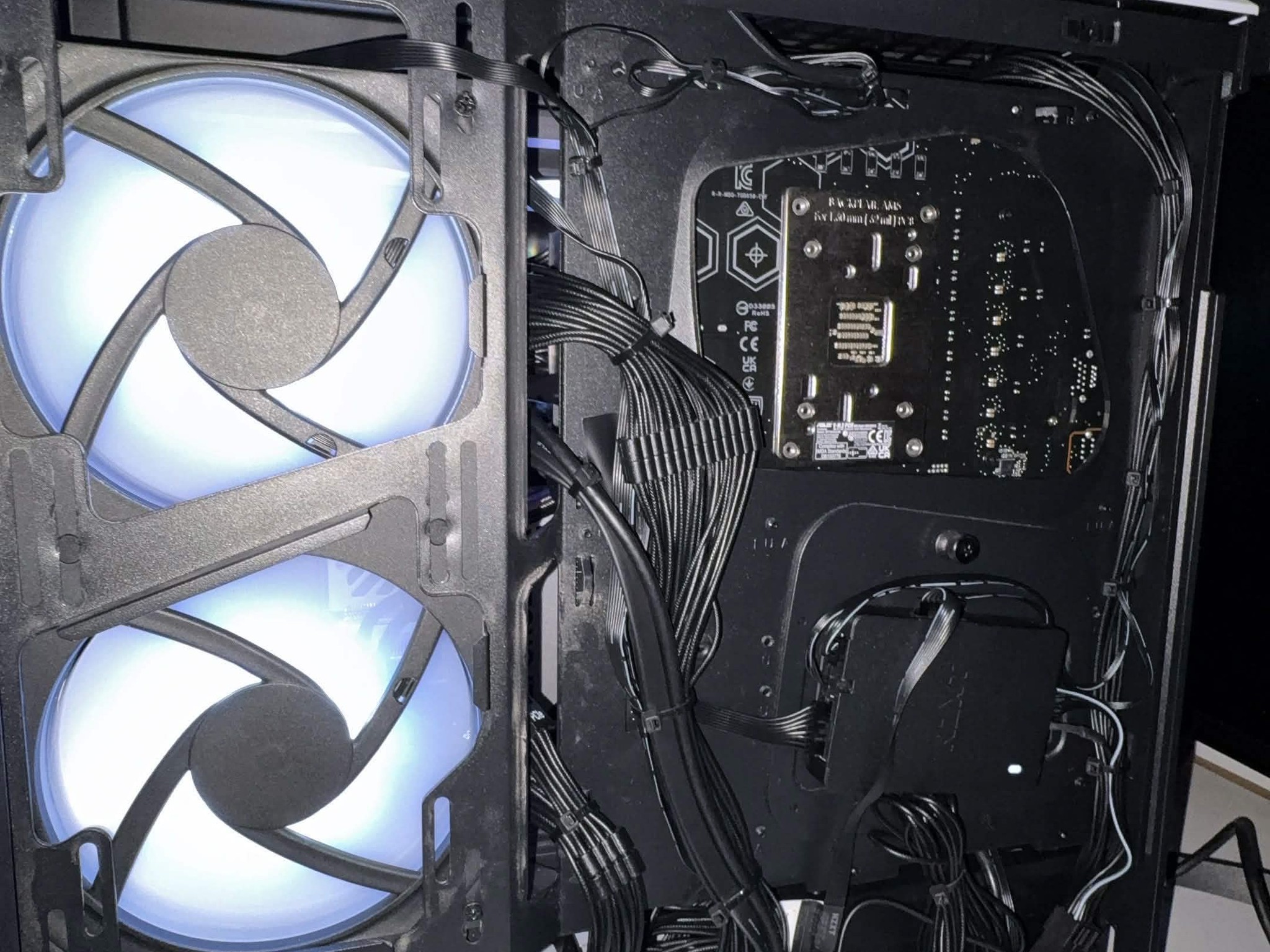 GeForce RTX 4090 Custom Gaming PC - Ryzen 7 9800X3D, 32GB RAM, 2TB NVMe SSD