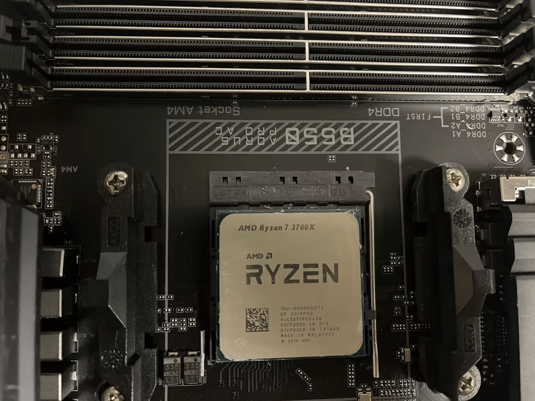 AMD Ryzen 7 3700X