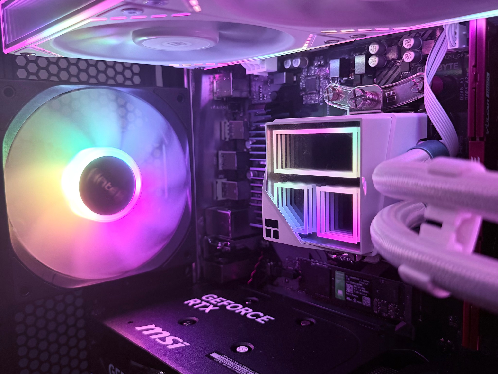 🌈"Radiant Phantom"⚫️| 1080p Gaming | RTX 5060 | Ryzen 5 8400F | 32GB DDR5 | 1TB NVMe