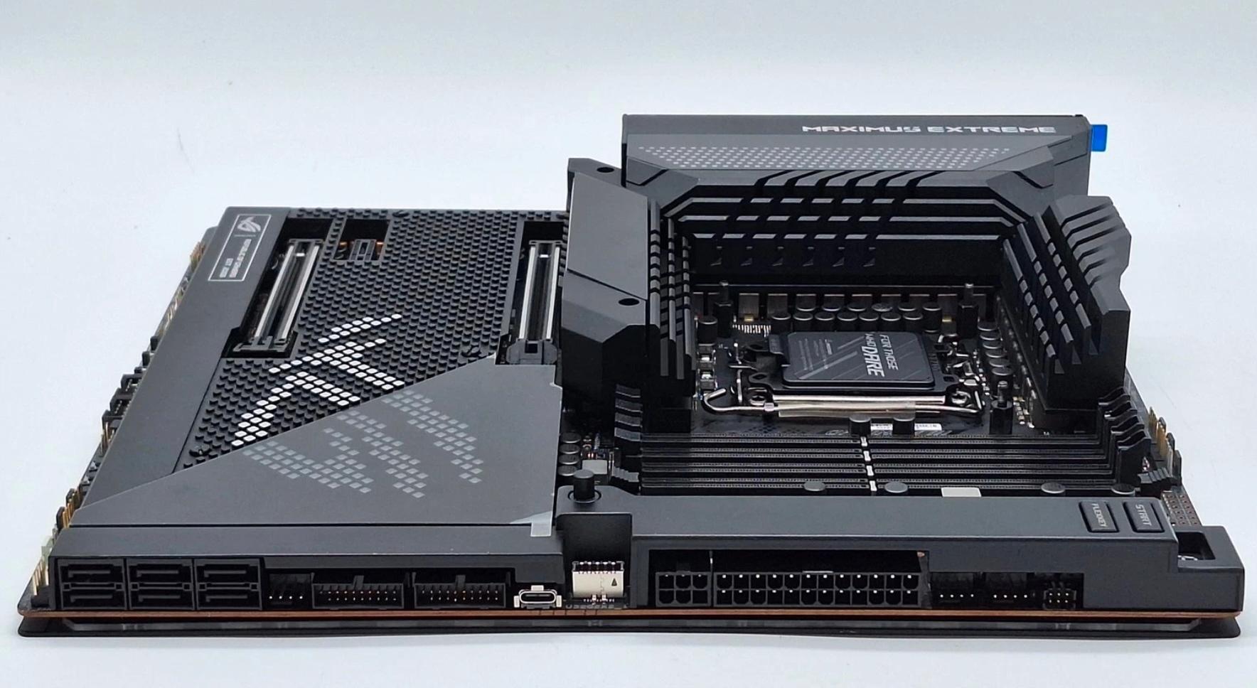 ASUS ROG MAXIMUS Z690 EXTREME - Image 3