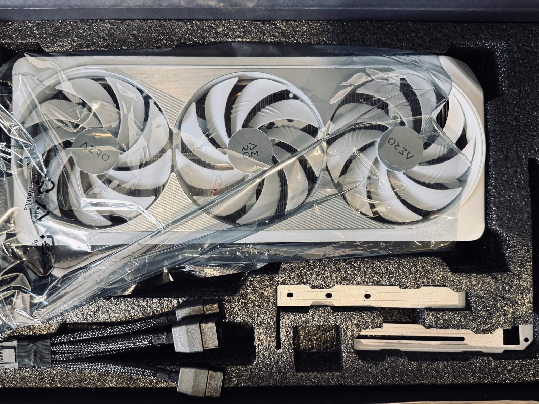 GIGABYTE AERO OC GeForce RTX 4090 24GB GDDR6X Graphics card