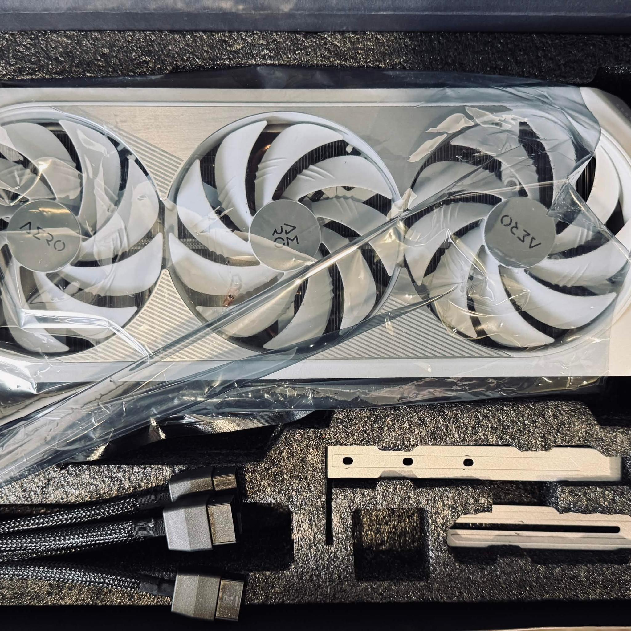 GIGABYTE AERO OC GeForce RTX 4090 24GB GDDR6X Graphics card
