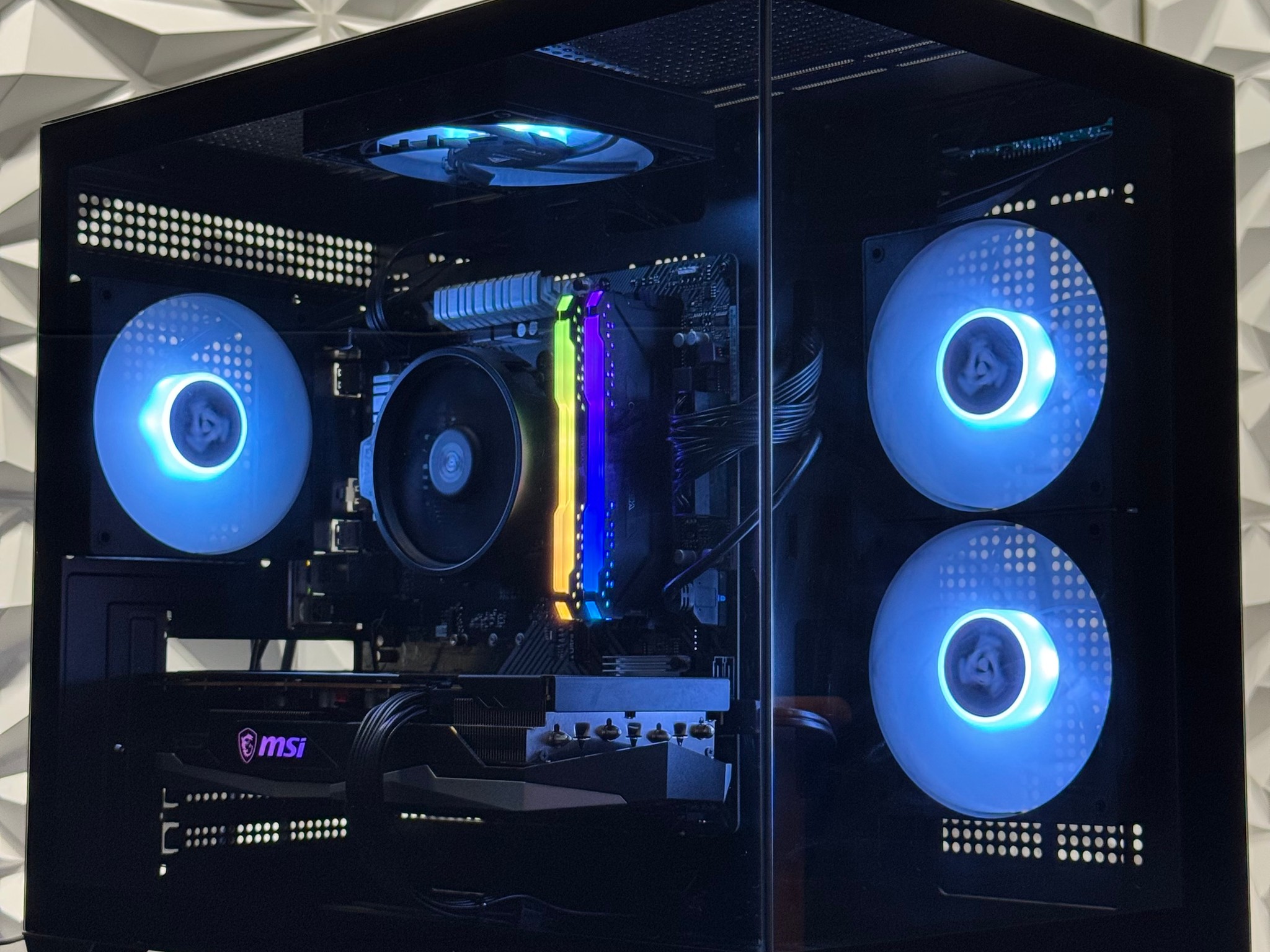 RX 6600 XT, Ryzen 5 5500, 16GB Ram, 1TB SSD, Arc Raiders, Fortnite, R6, Battlefield 6