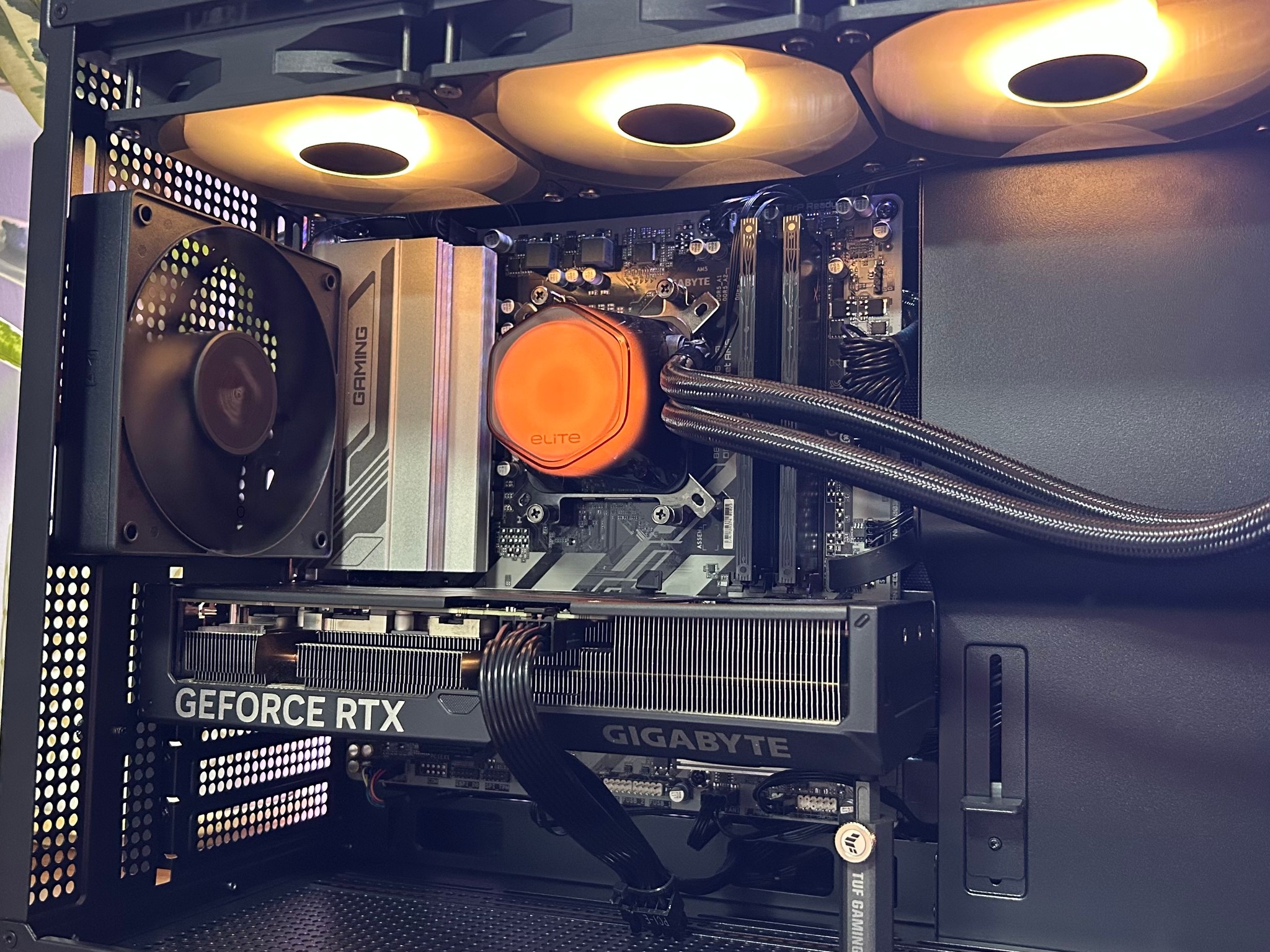 RTX 4070 | Ryzen 5 7600X | 32GB DDR5 | 2TB NVMe | 360mm AIO | 850W Gold