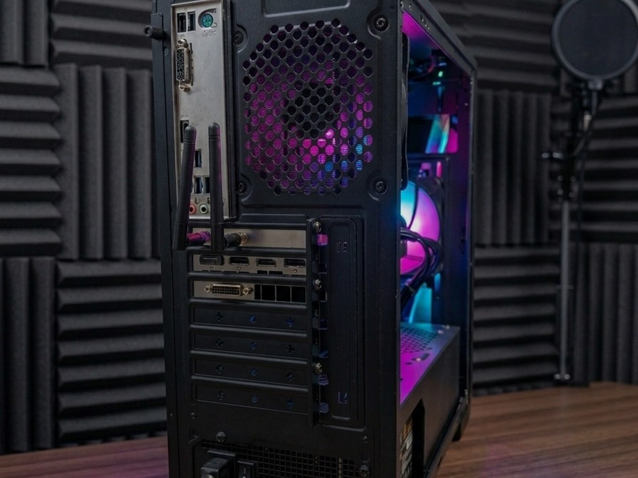 GAMING PC/GTX 1070Ti/8700K/16GB/512GB SSD/WIFI&BT