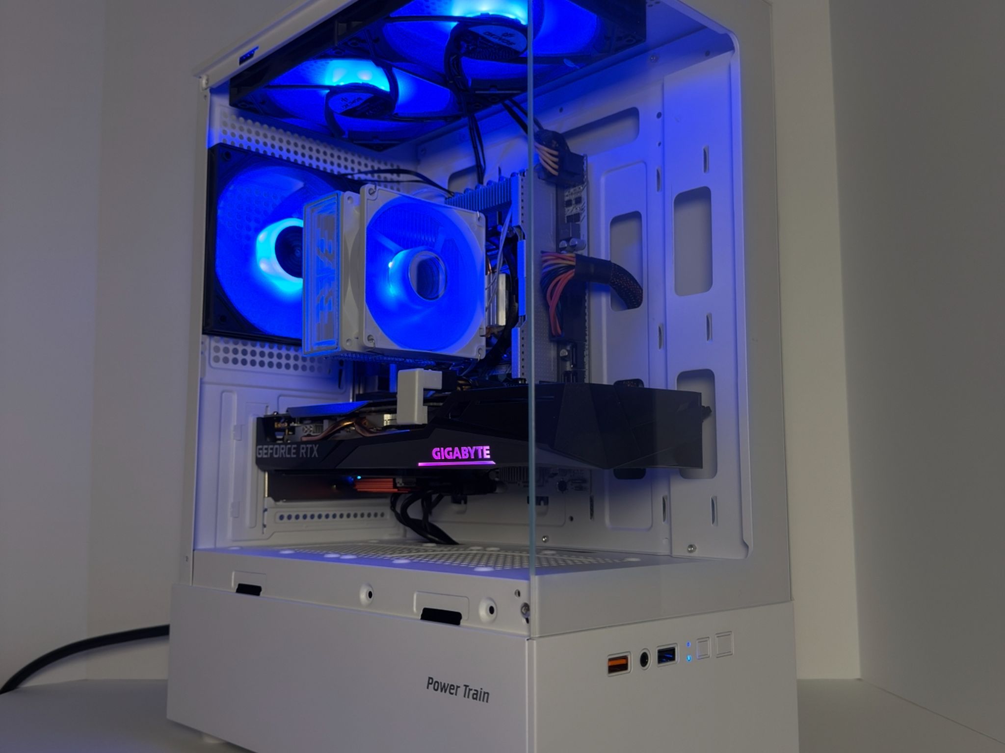 ❄️FUTURE FROST❄️ 1080p | RTX 3050 8GB | 10 CORE INTEL | 16GB DDR4 | 1TB M.2