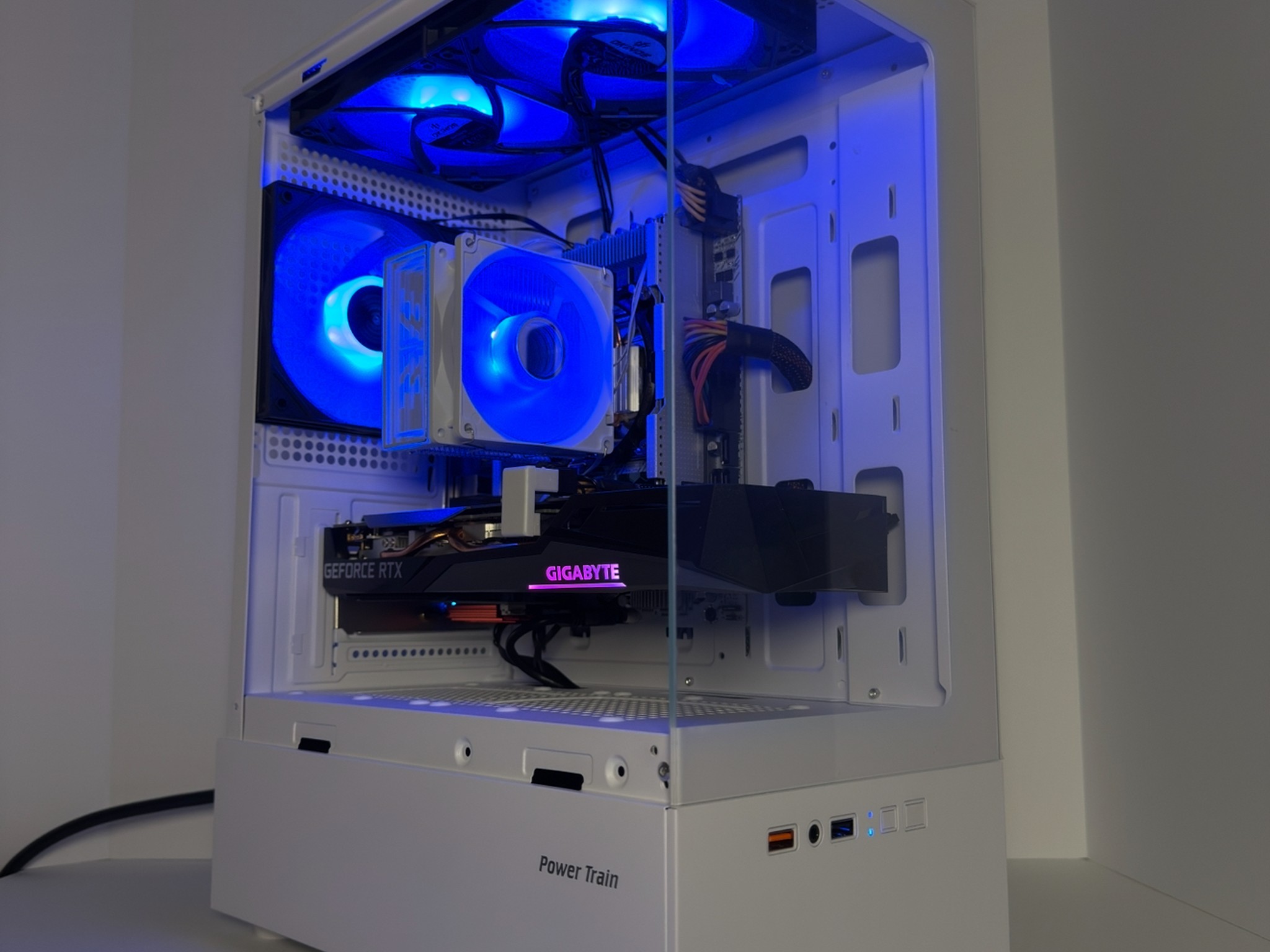 ❄️FUTURE FROST❄️ 1080p | RTX 3050 8GB | 10 CORE INTEL | 16GB DDR4 | 1TB M.2