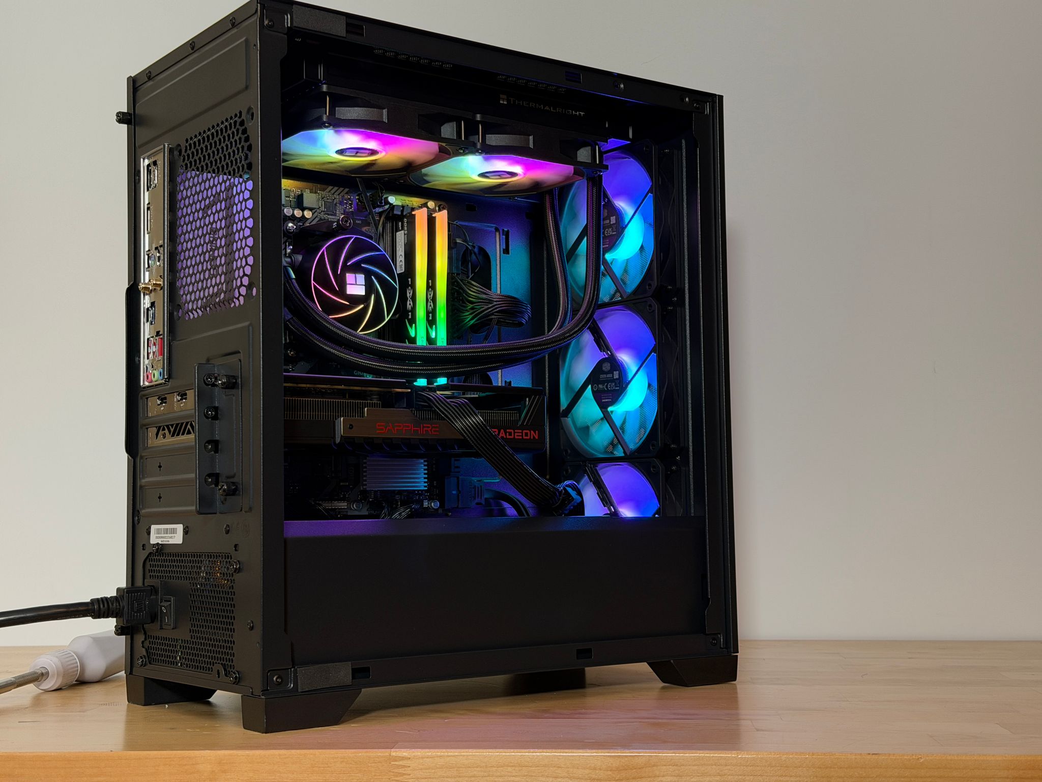 RX 9060XT Ryzen 7 7700x Gaming PC