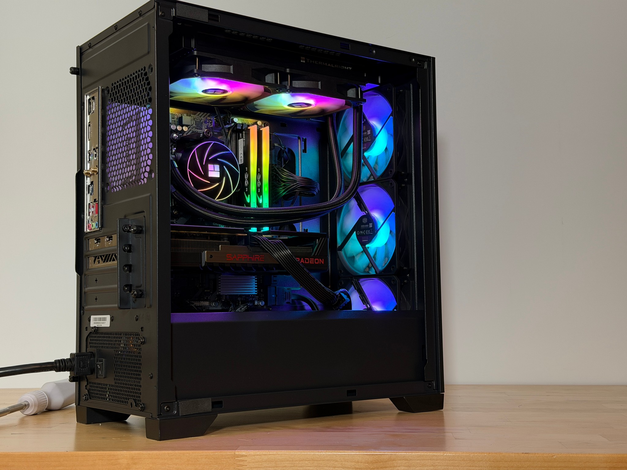 RX 9060XT Ryzen 7 7700x Gaming PC