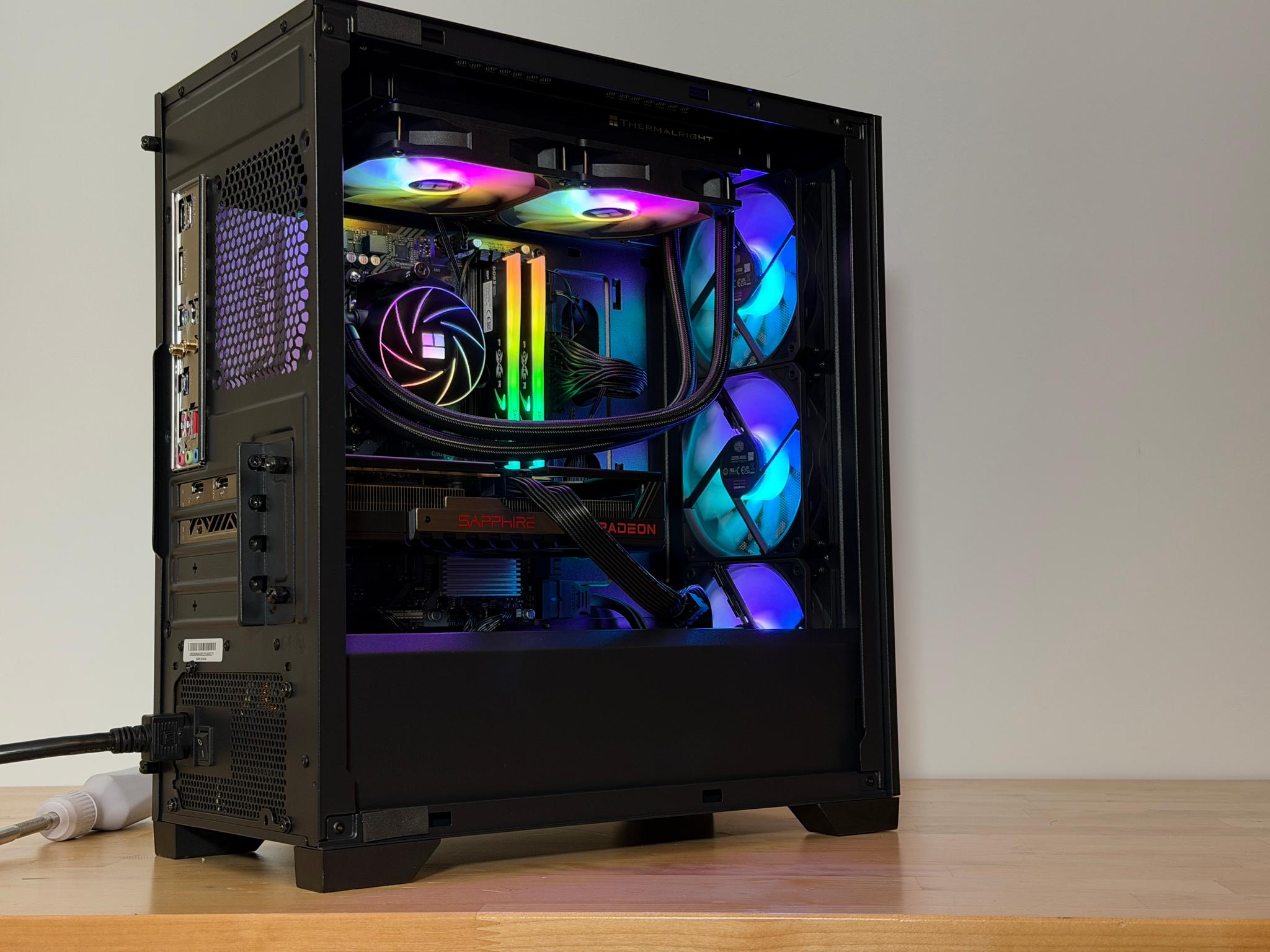 RX 9060XT Ryzen 7 7700x Gaming PC