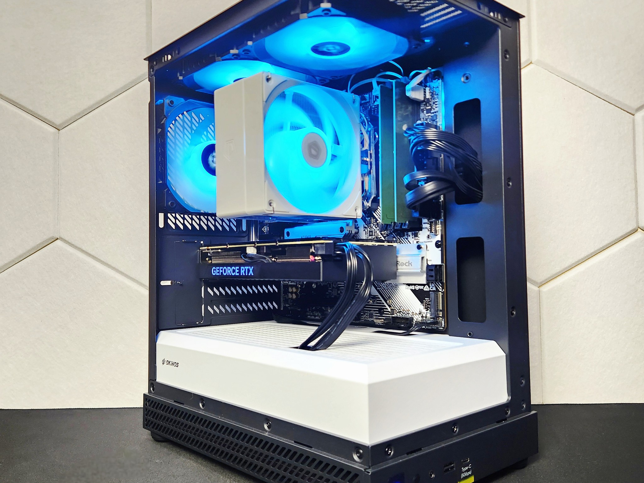 RTX 4060TI 8GB | Ryzen 7 8700F | 16GB DDR5 | 512GB SSD + 1TB HDD | Win 11 Home | WIFI+BT "Panda"