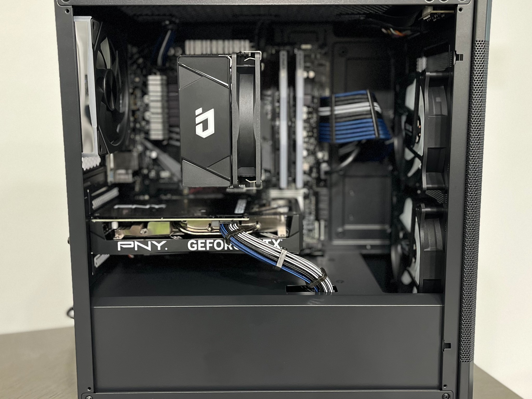 🌙 - Ryzen 5 5600 | RTX 4060 - MidnightBlu v1 - 🌙