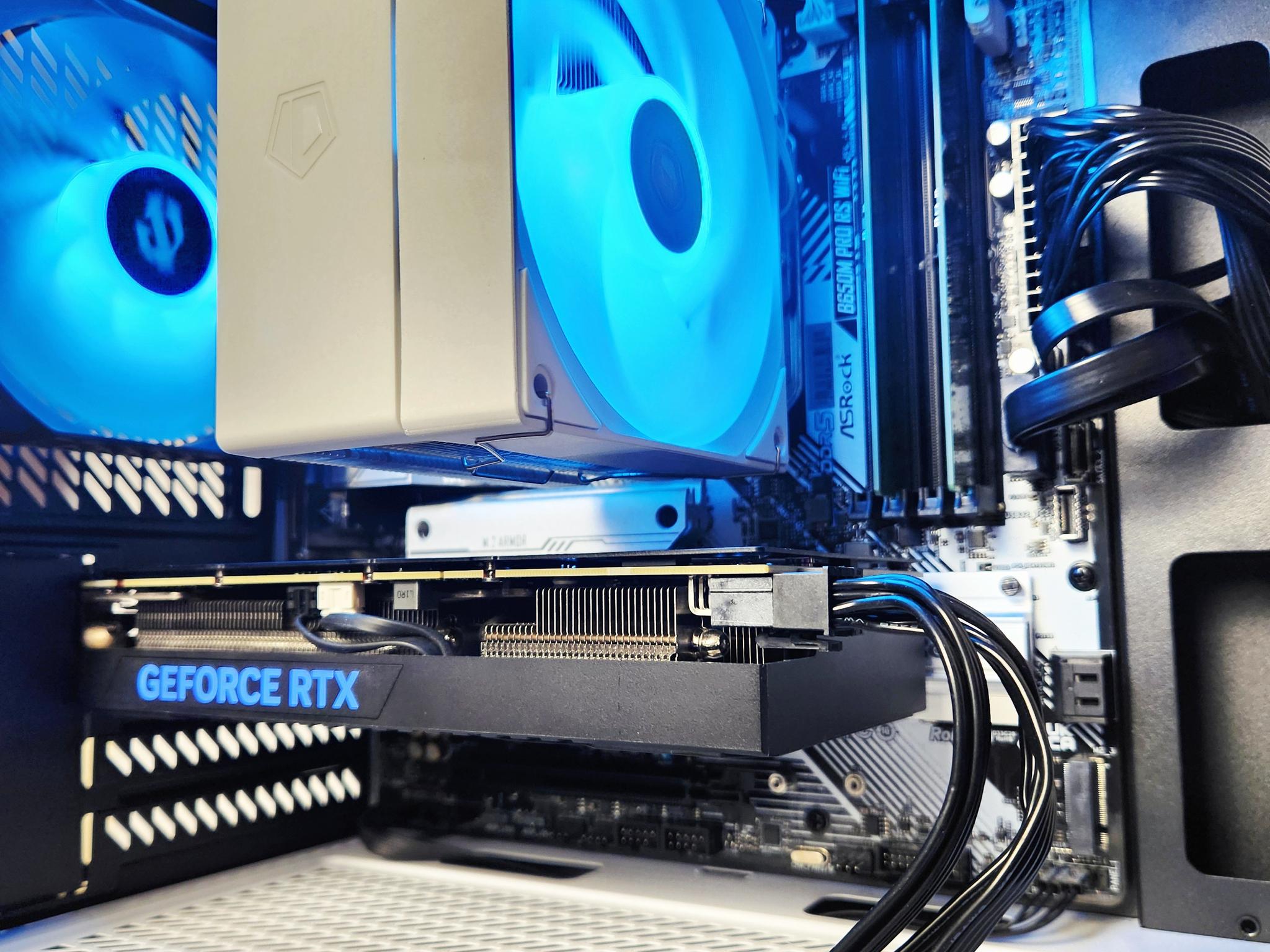 RTX 4060TI 8GB | Ryzen 7 8700F | 16GB DDR5 | 512GB SSD + 1TB HDD | Win 11 Home | WIFI+BT "Panda"