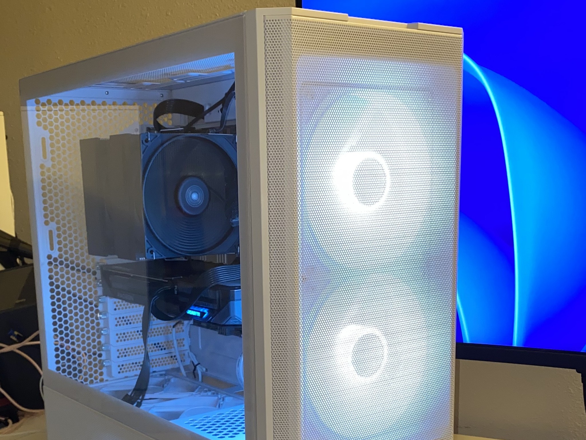 Gaming PC | High End | Silent | All parts less than a year old!