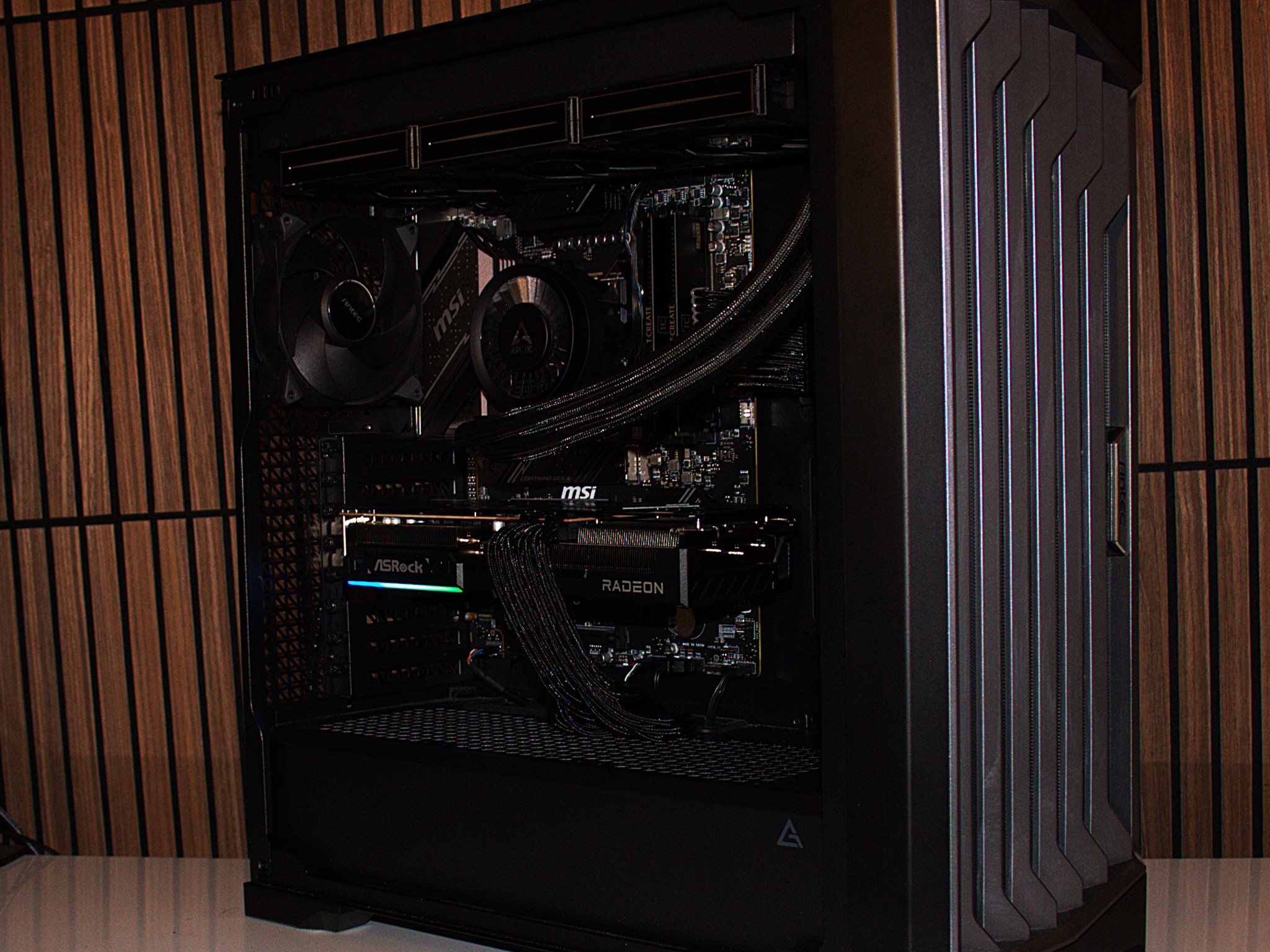Stealth Machine V1 | Ryzen 7 7700 | 9070 16GB  | 32GB DDR5 | Arctic Cooling| 850W | WIN1 | WIFI BT