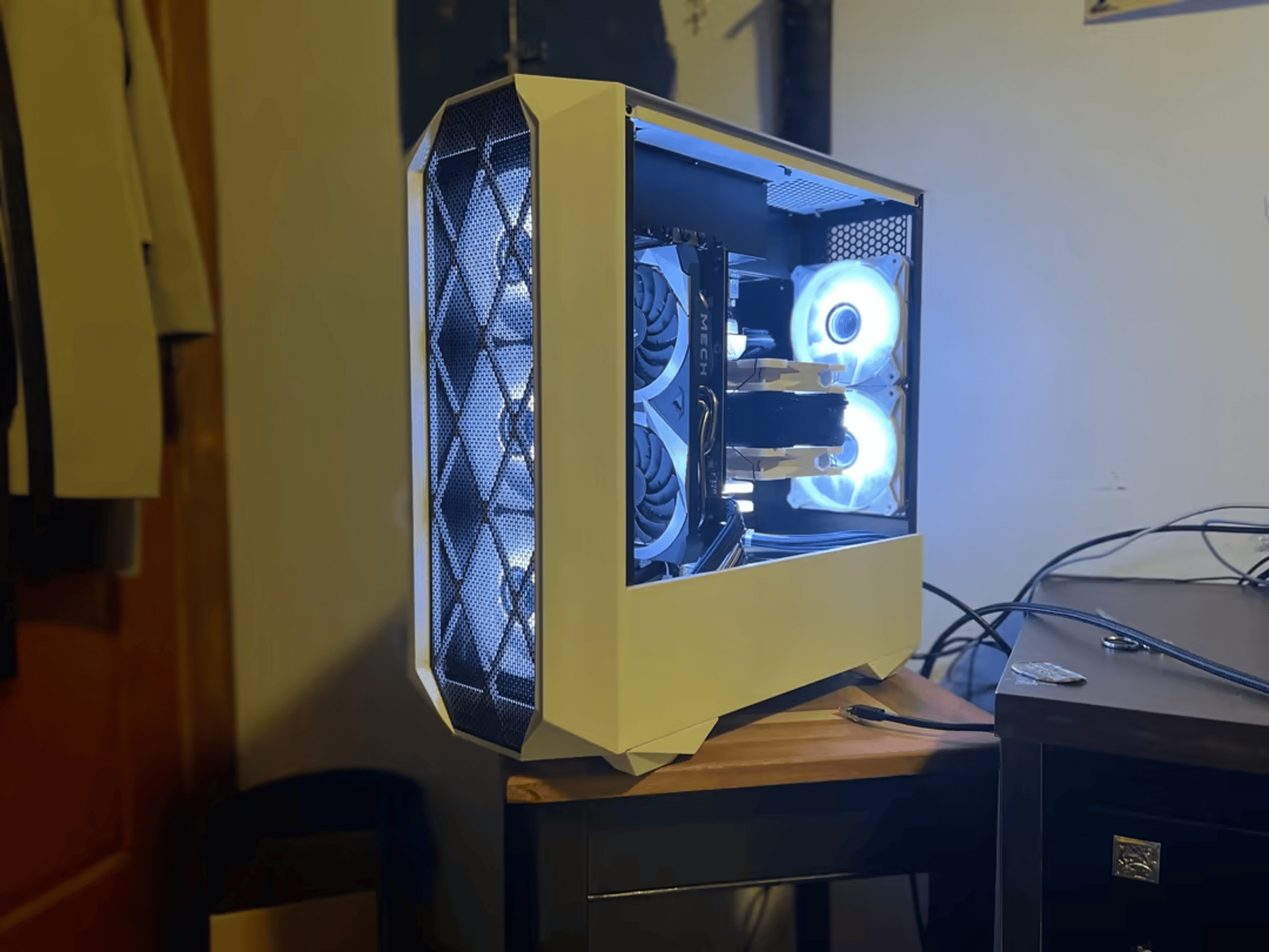 "Panda" / Ryzen 7 3800xt, Rx 6700xt gaming pc