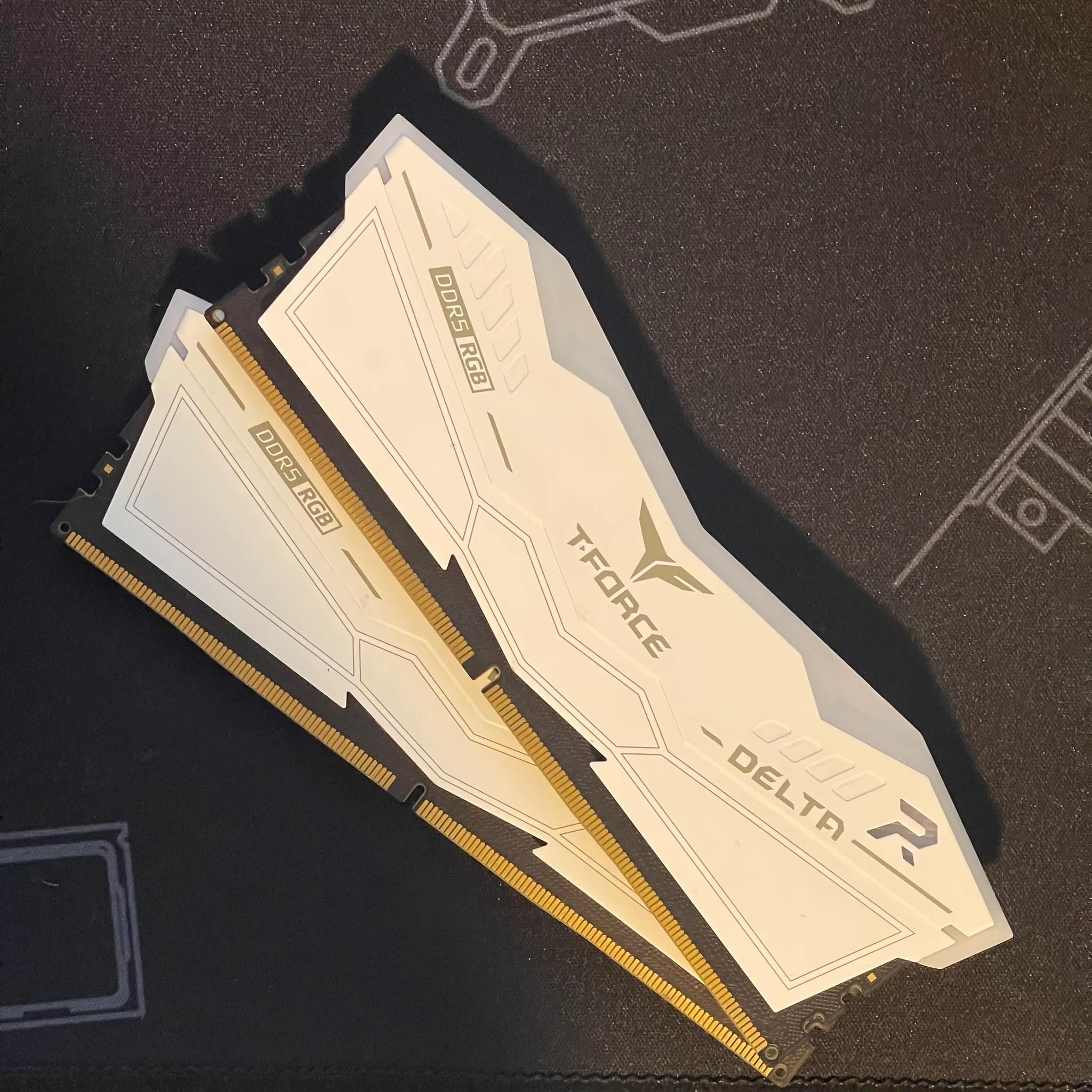 TeamGroup T-Force Delta R DDR5 RGB 6000 CL38 32GB (2x16GB) - White