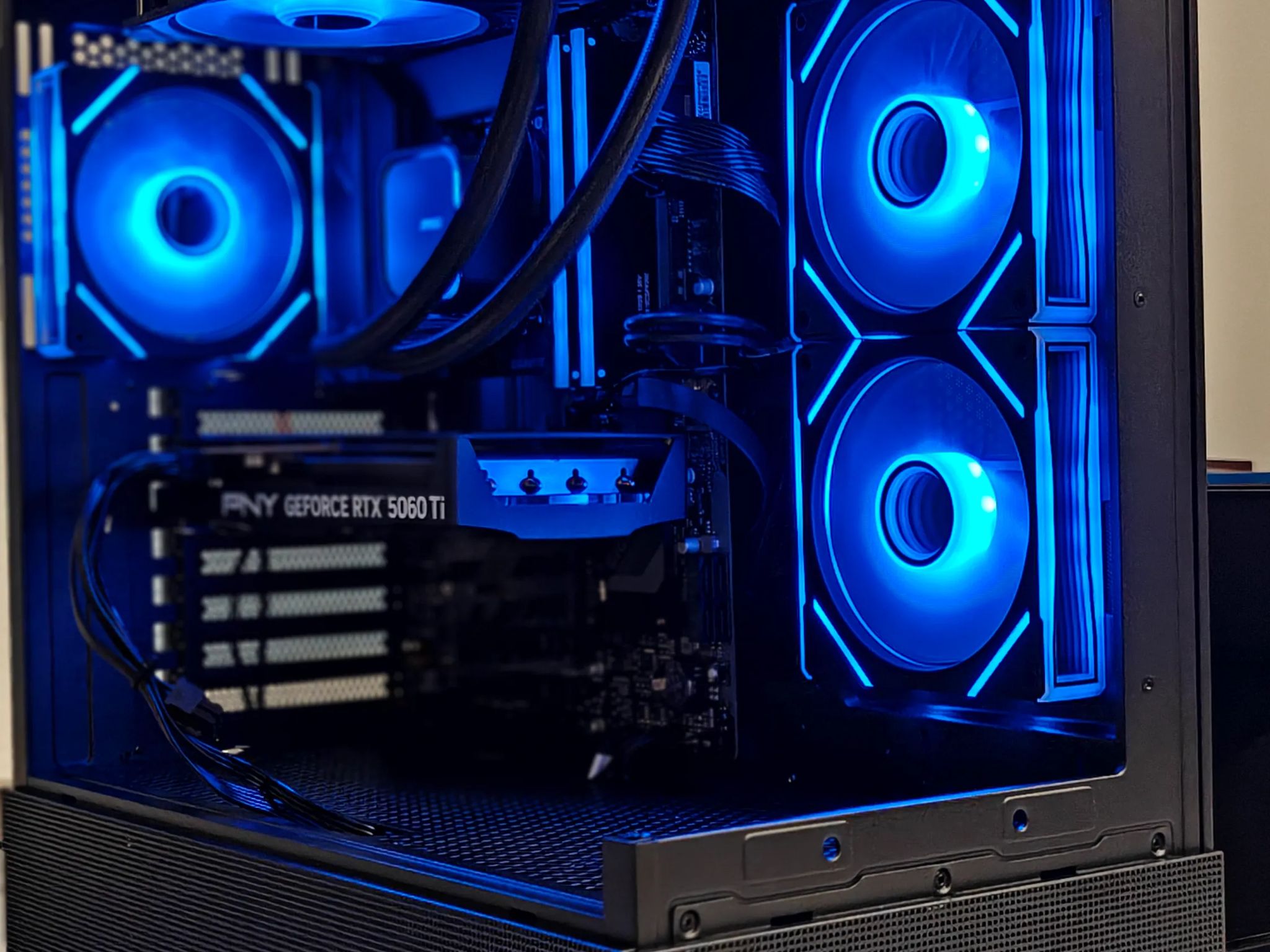 1440P - Nvidia GeForce RTX 5060 Ti 16GB - Intel Core i5 14600K - 32GB RAM - 1 TB PCIe Gen 4 SSD
