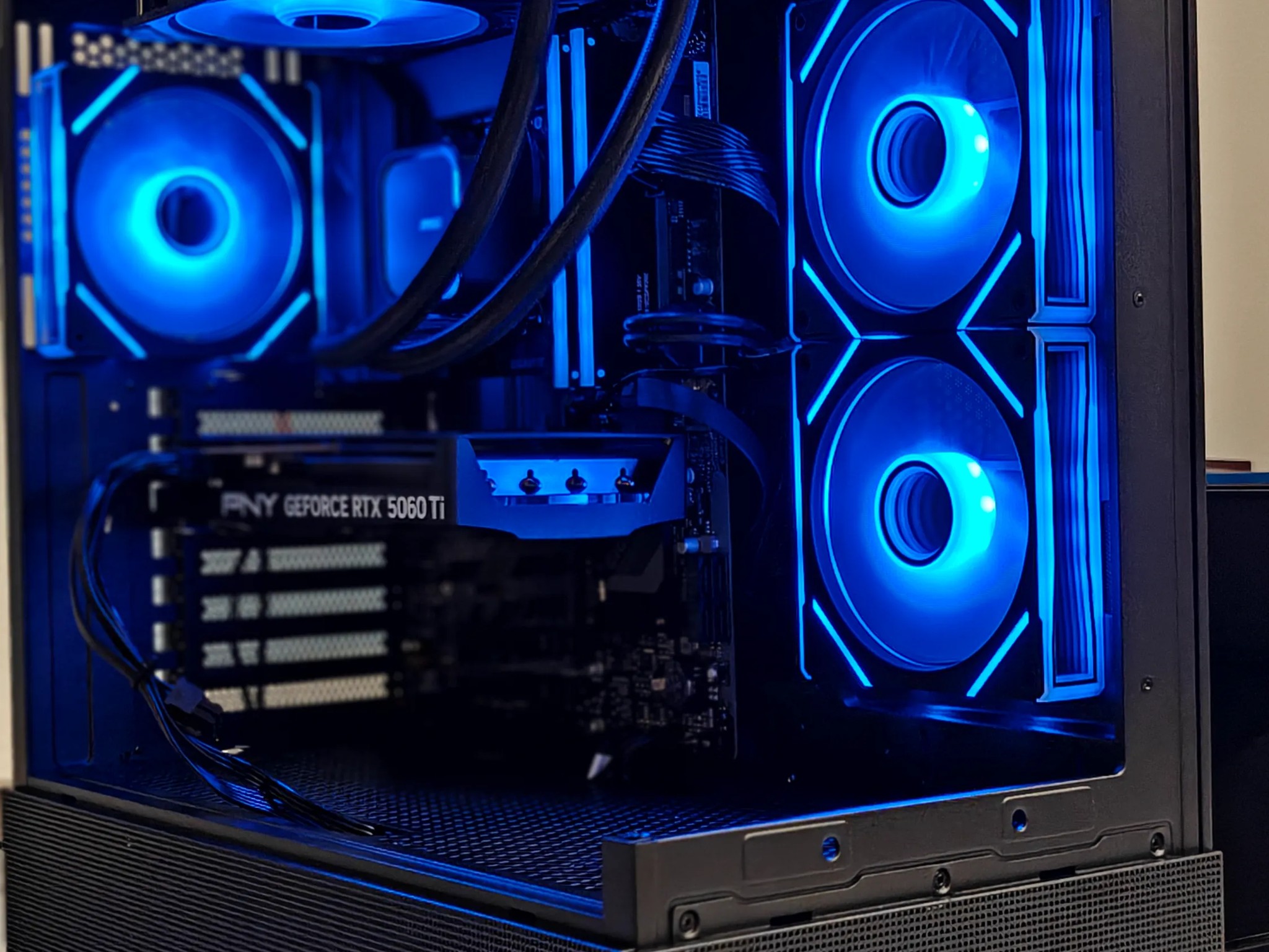 1440P - Nvidia GeForce RTX 5060 Ti 16GB - Intel Core i5 14600K - 32GB RAM - 1 TB PCIe Gen 4 SSD