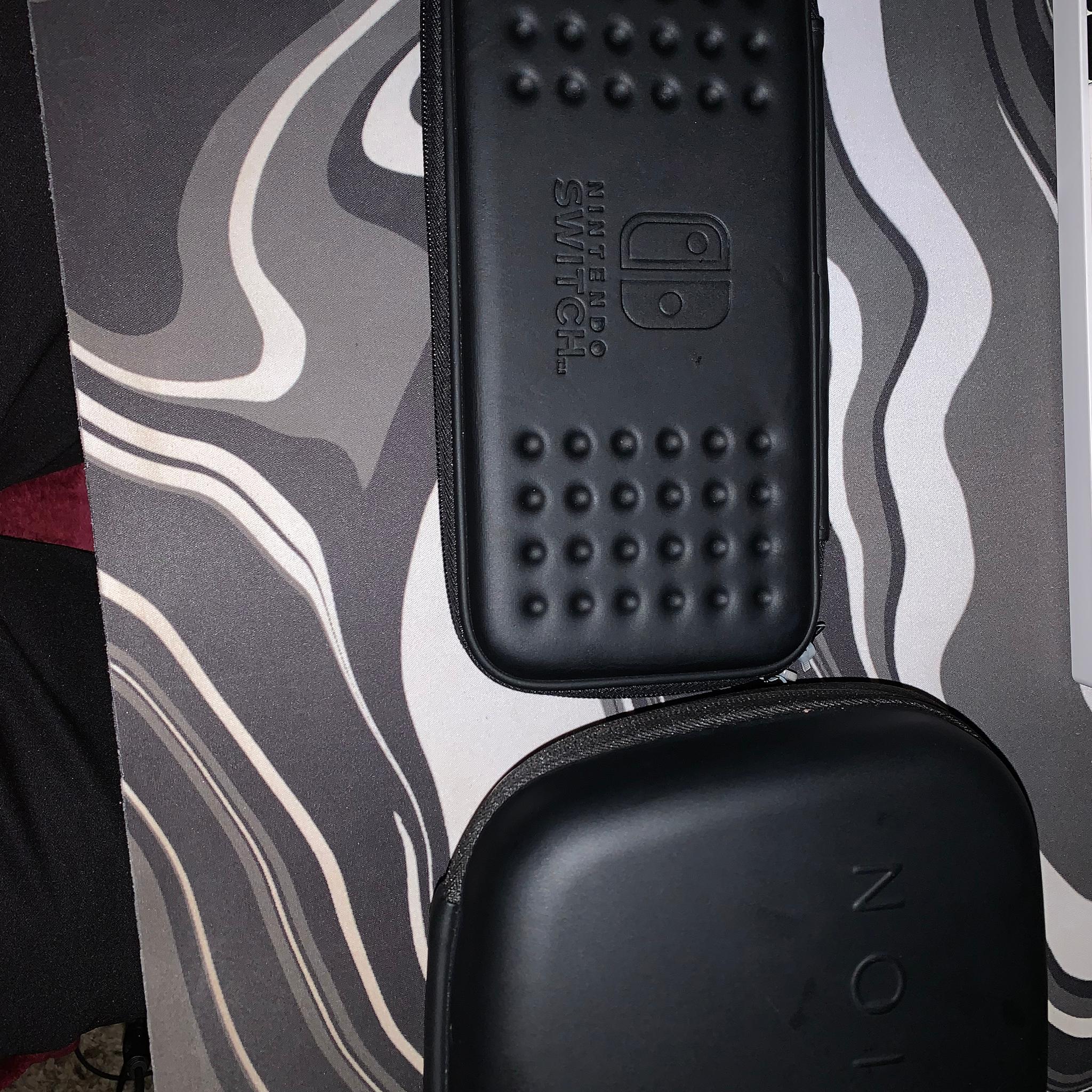 Nintendo switch bundle!!!! Comes with games and a Nintendo switch controller!!