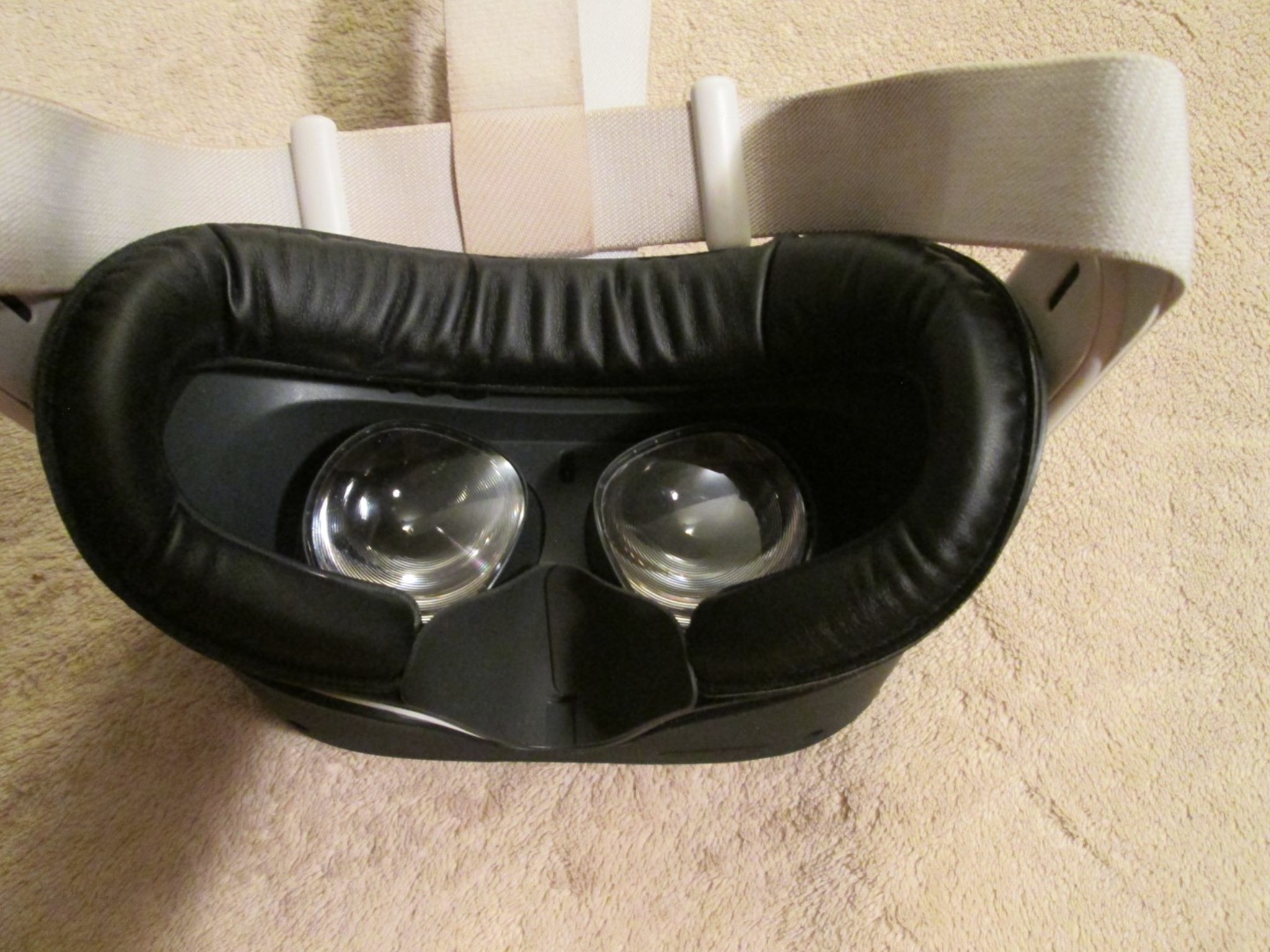Oculus Quest 2 With Case, Accessories And Games