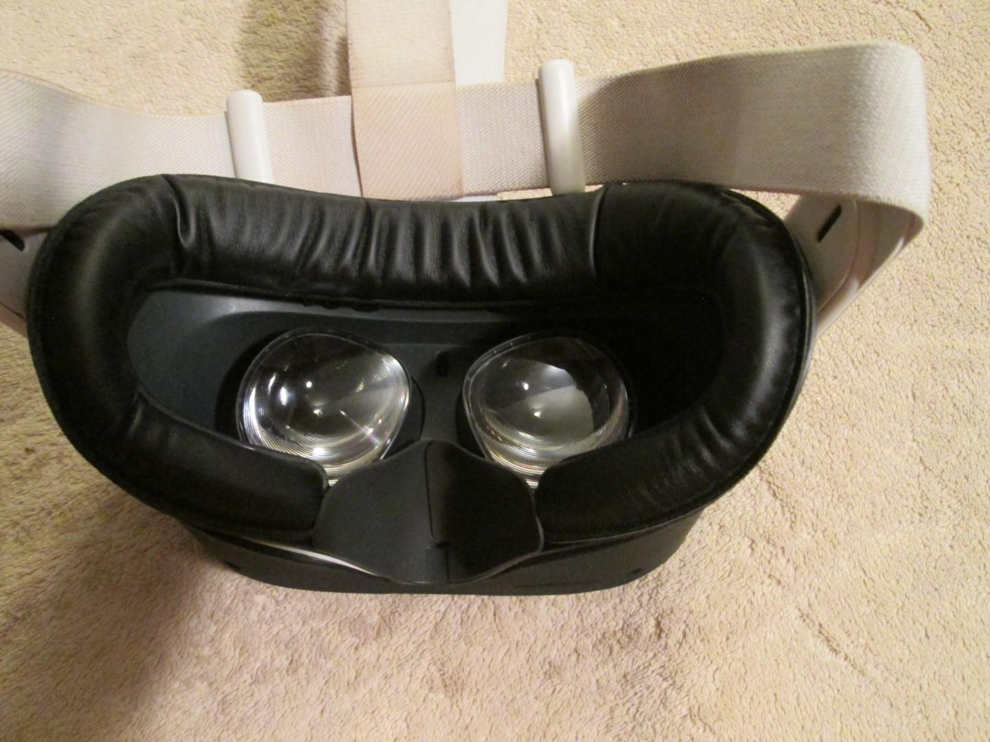 Oculus Quest 2 With Case, Accessories And Games