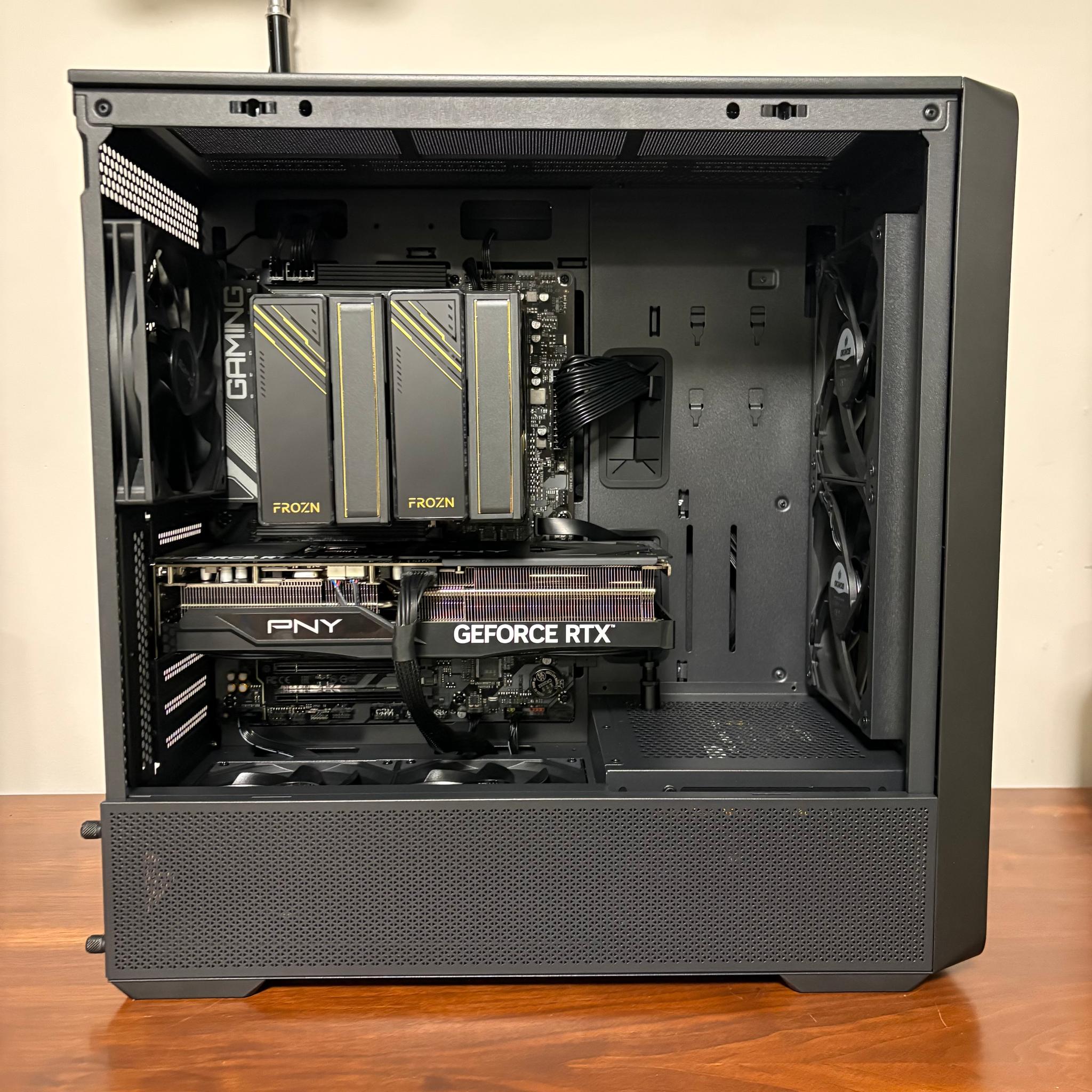RTX 5070 Ti | Ryzen 5 7600X3D | 32GB DDR5 | 2TB NVMe | ATX 3.1 850W | Okionos Air Cross (ATX)