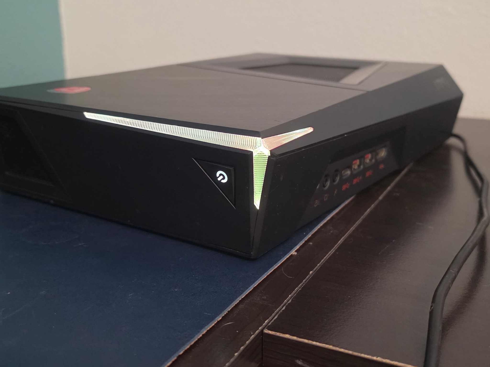 MSI Trident / i5 7400 / 1050-ti 4GB / 16GB DDR4 / 256GB SSD + 1TB HDD
