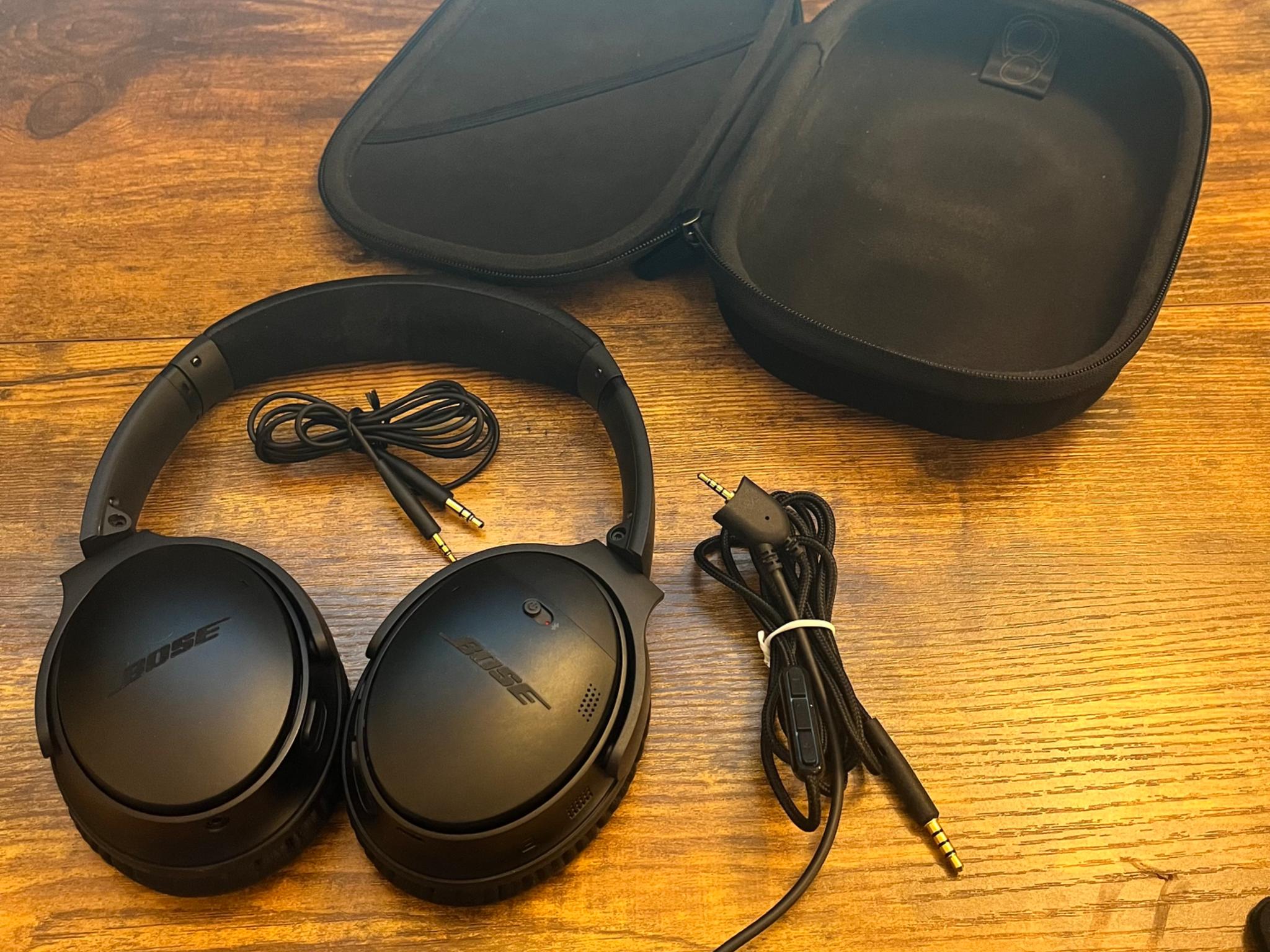 Bose QuietComfort 35 II Noise Cancelling Wireless Headphones + Headset Buddy ClearMic