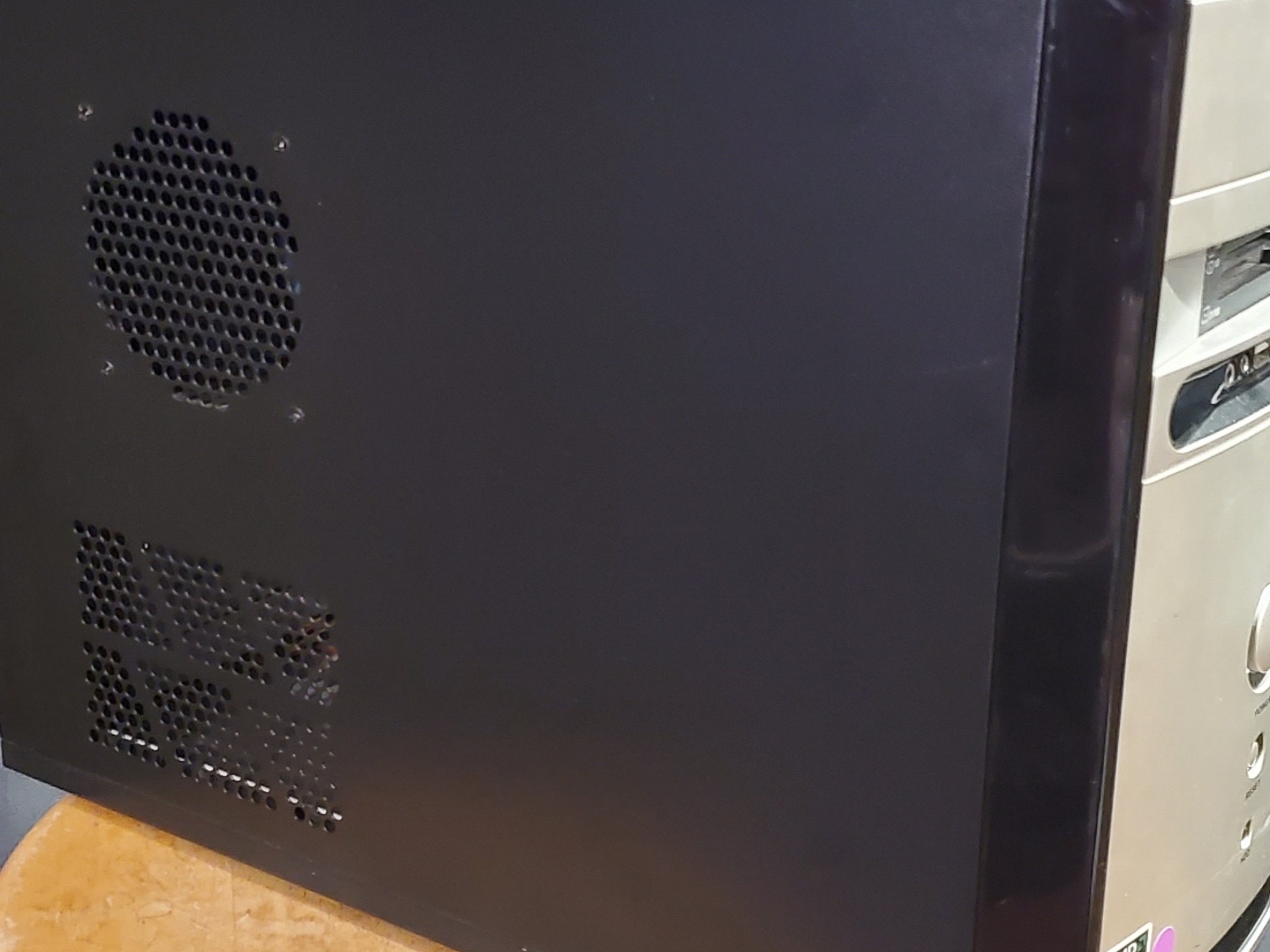 Retro Gaming PC - AMD Quad-Core / 8GB / Patriot SSD + 750GB / Win 7 Pro /