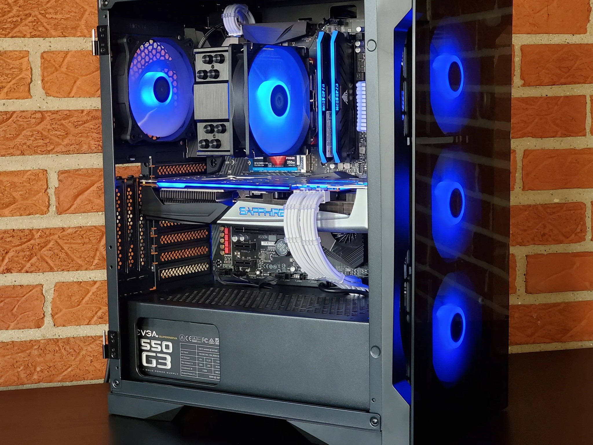 GAMING PC // RX 5700XT // RYZEN 5 // 16GB RAM