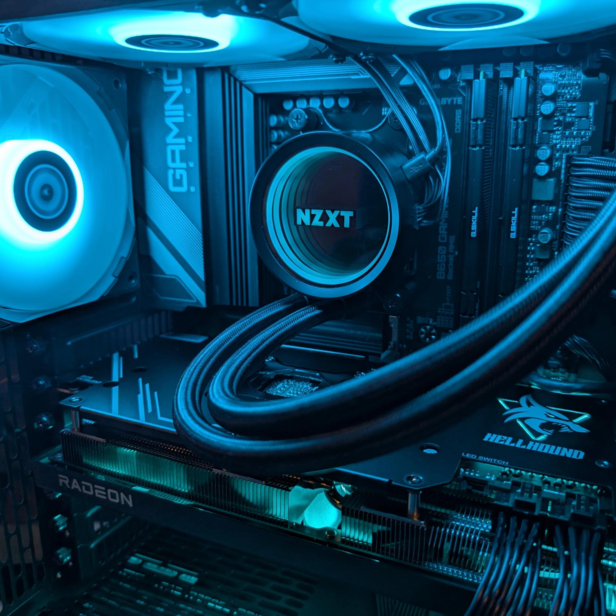 Fractal North Wood Gaming RGB PC - Ryzen 5 7600X / Radeon RX 7700XT 12GB / 32GB DDR5 / 2TB SSD / AIO