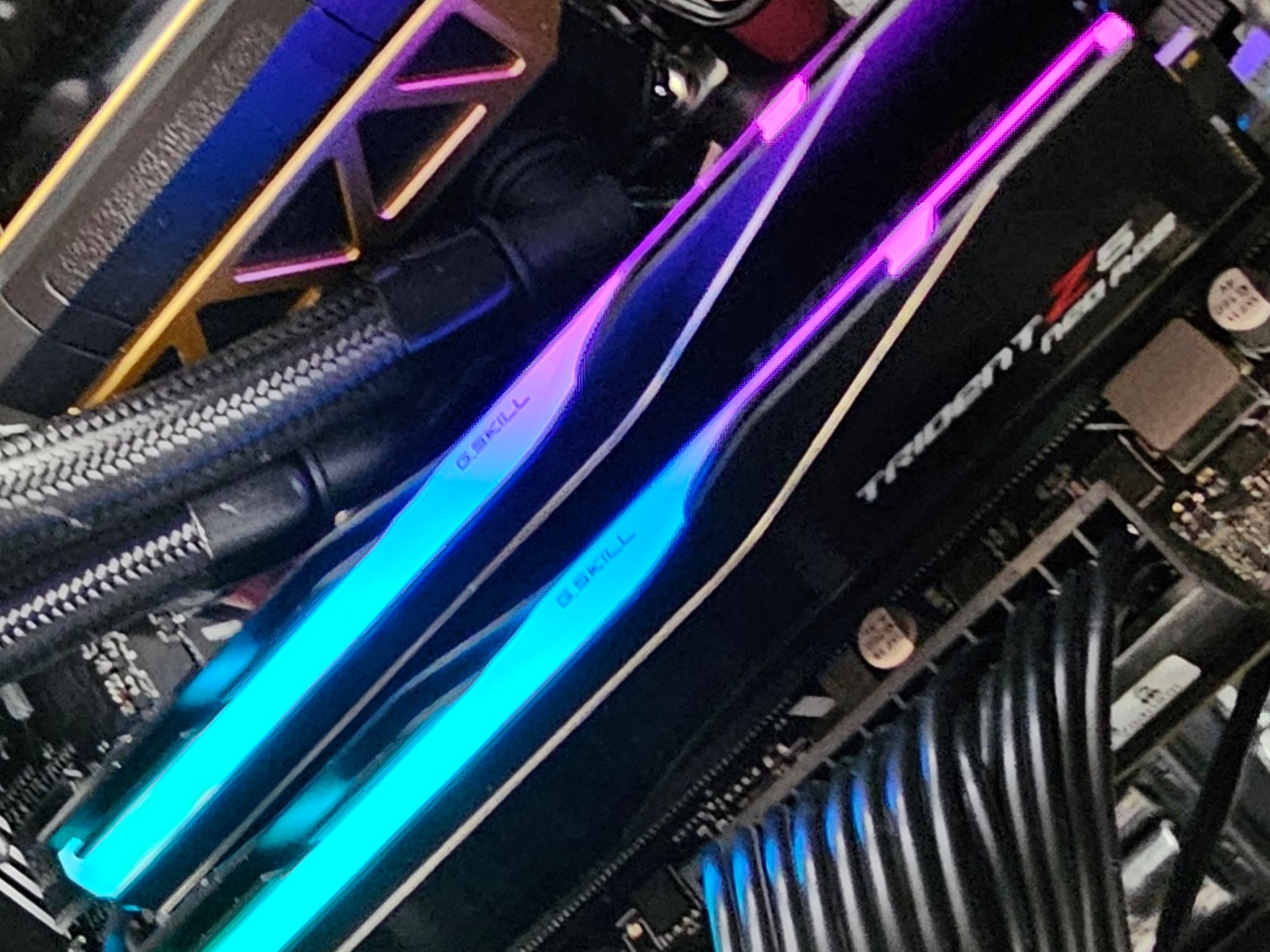 32GB DDR5 (2x16GB) 6000MT/s G.Skill Trisent Z5 Neo RGB
